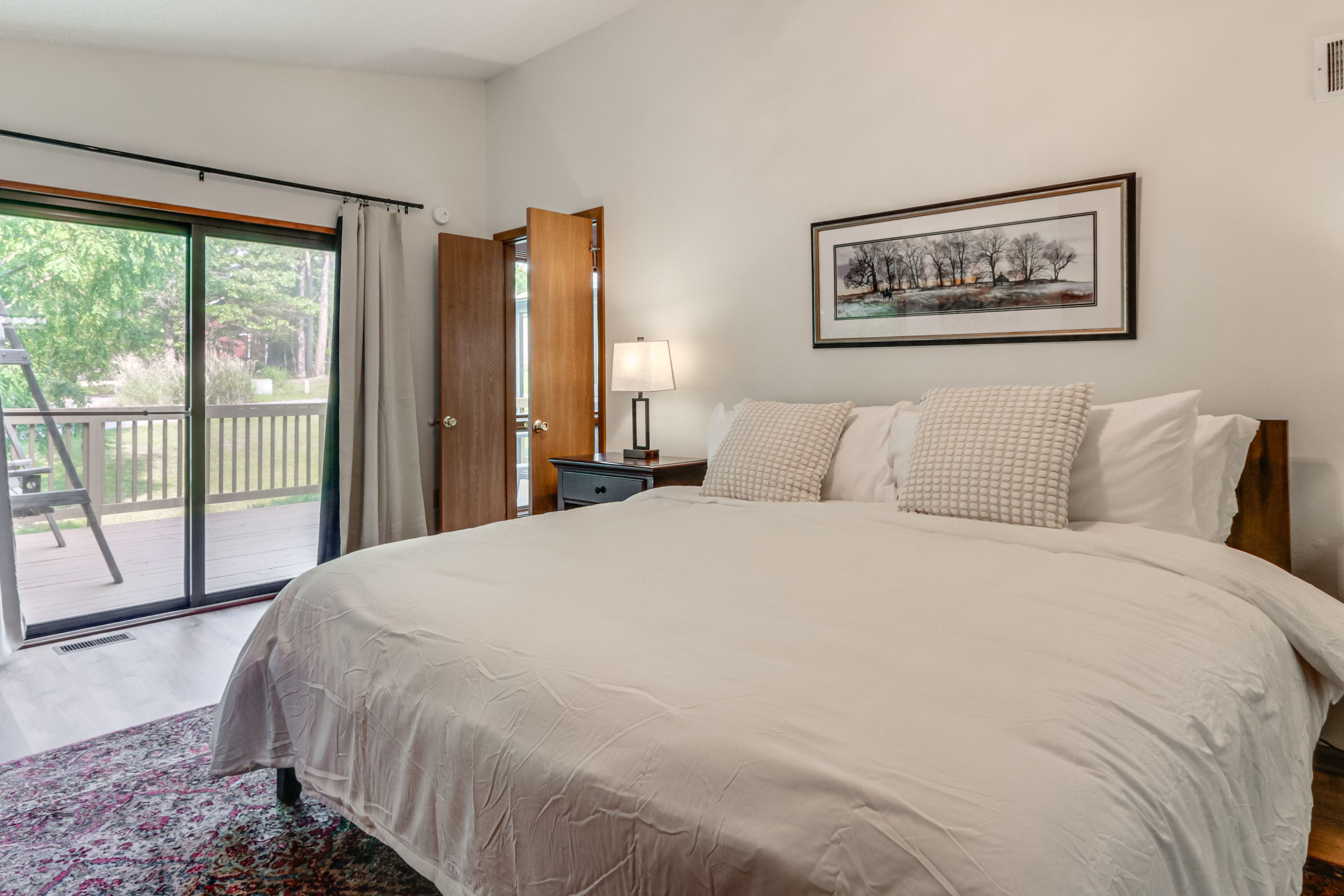 Bedroom 1 | King Bed | 1st Floor