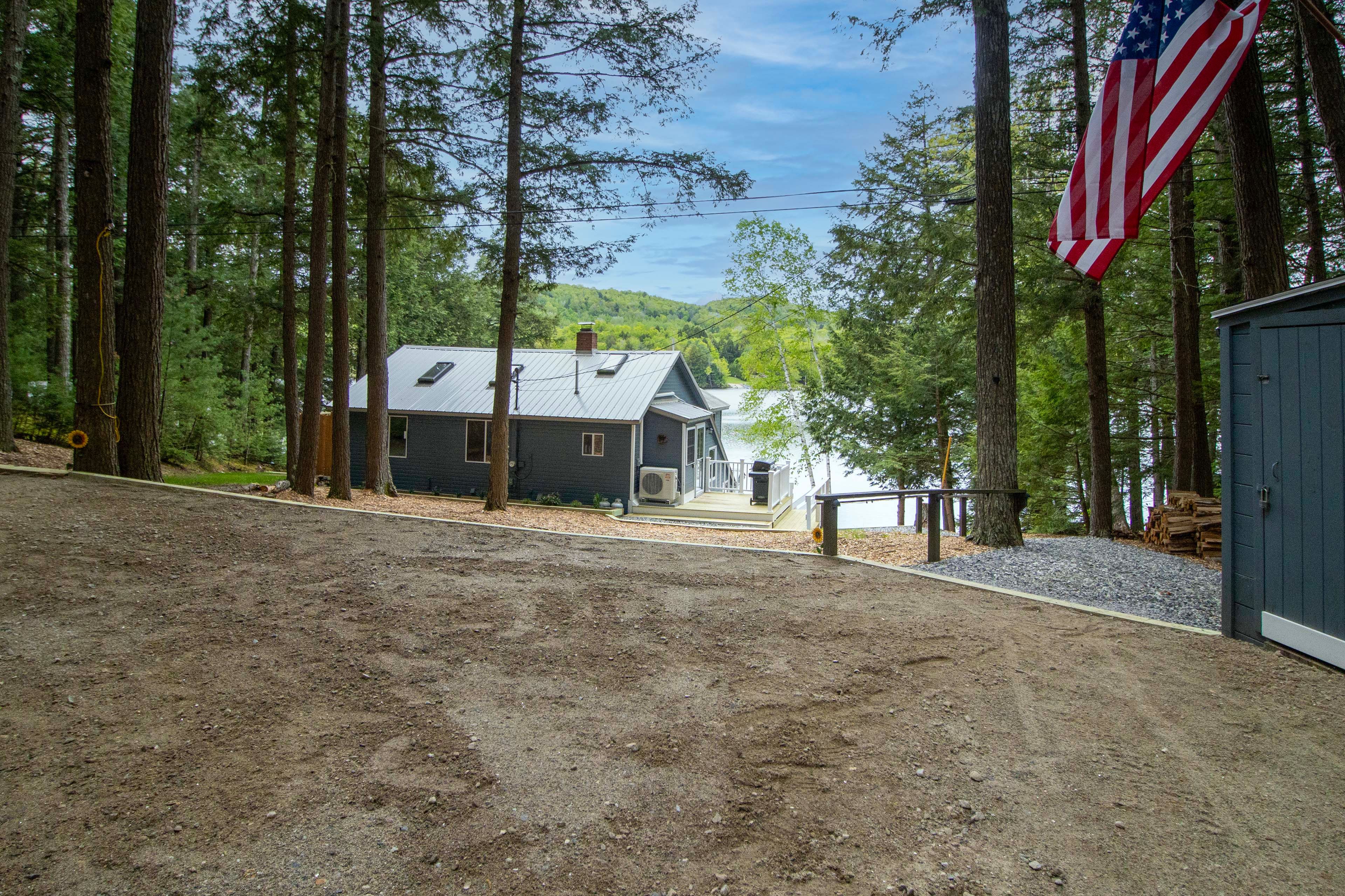 Parking | Gravel Driveway (6 Vehicles)