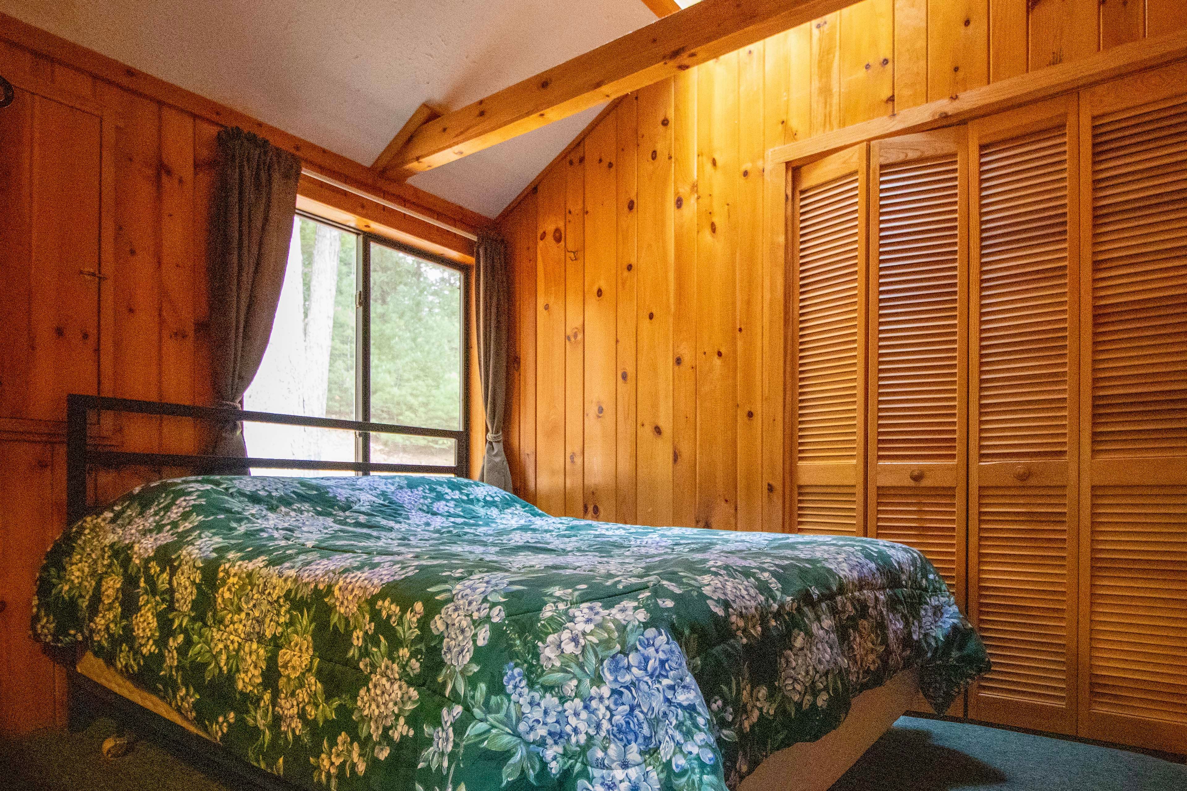 Bedroom 1 | Queen Bed | Main Floor