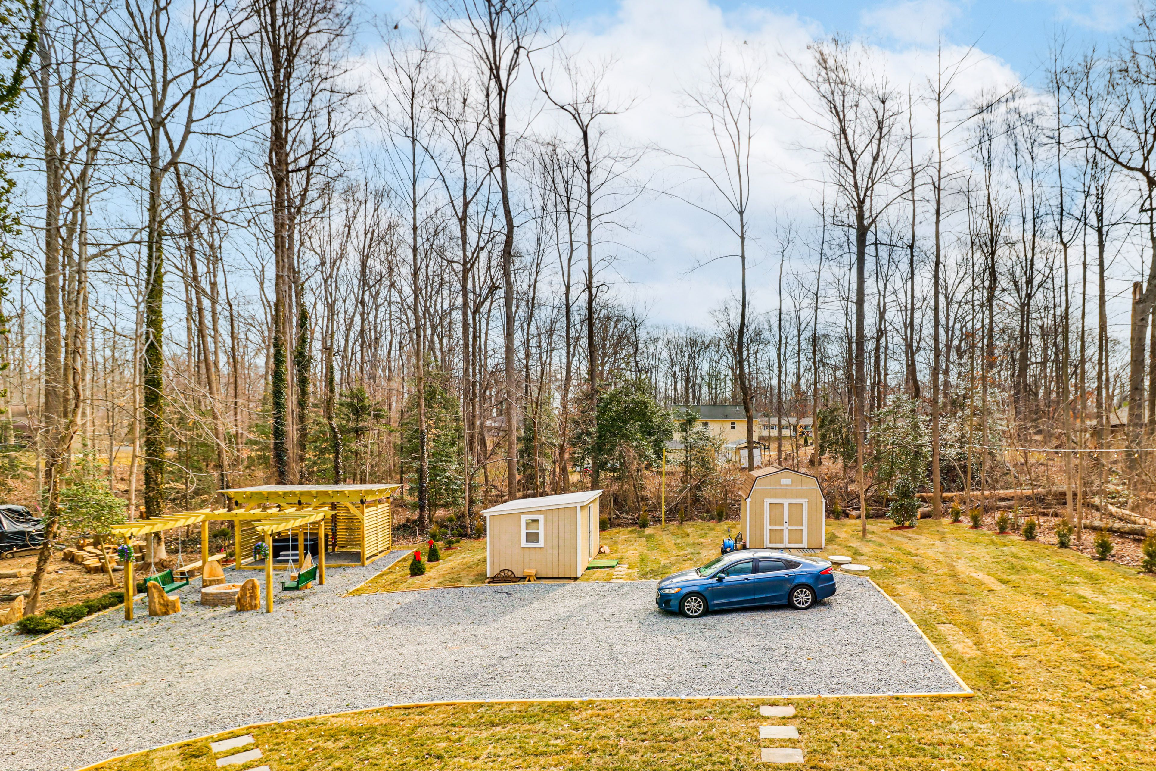 Parking | Gravel Driveway (4 Vehicles)
