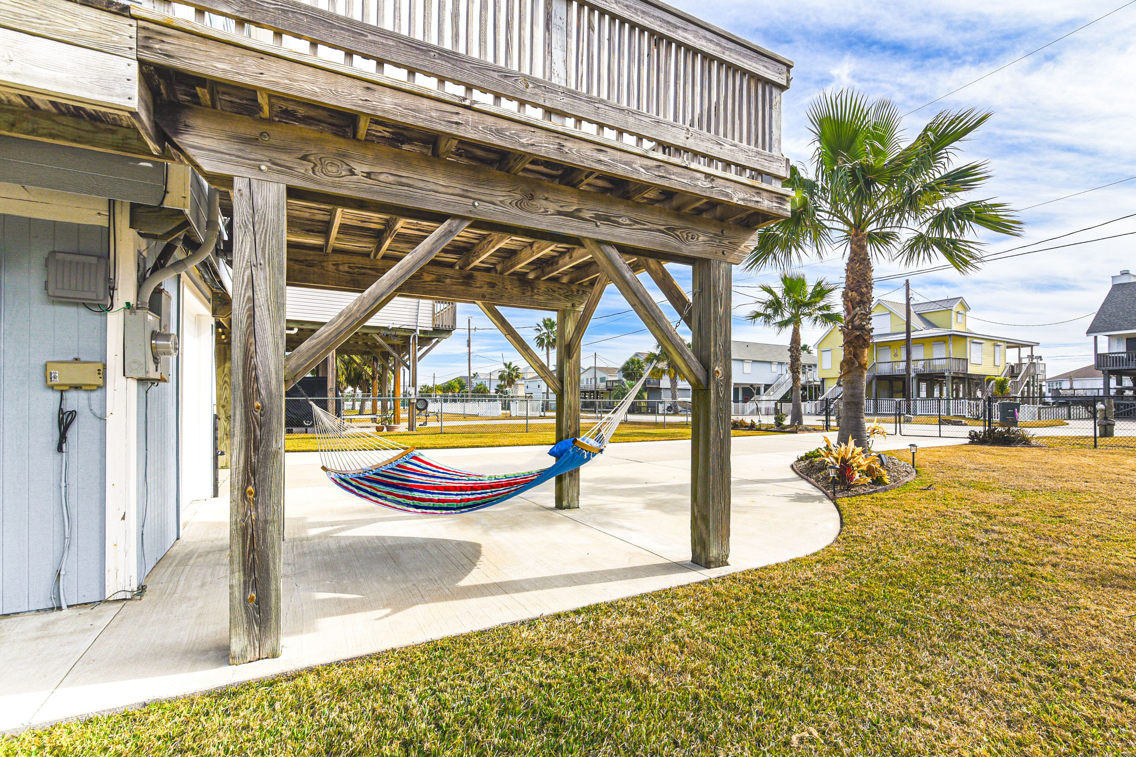 Front Yard | Fully Fenced | Hammock