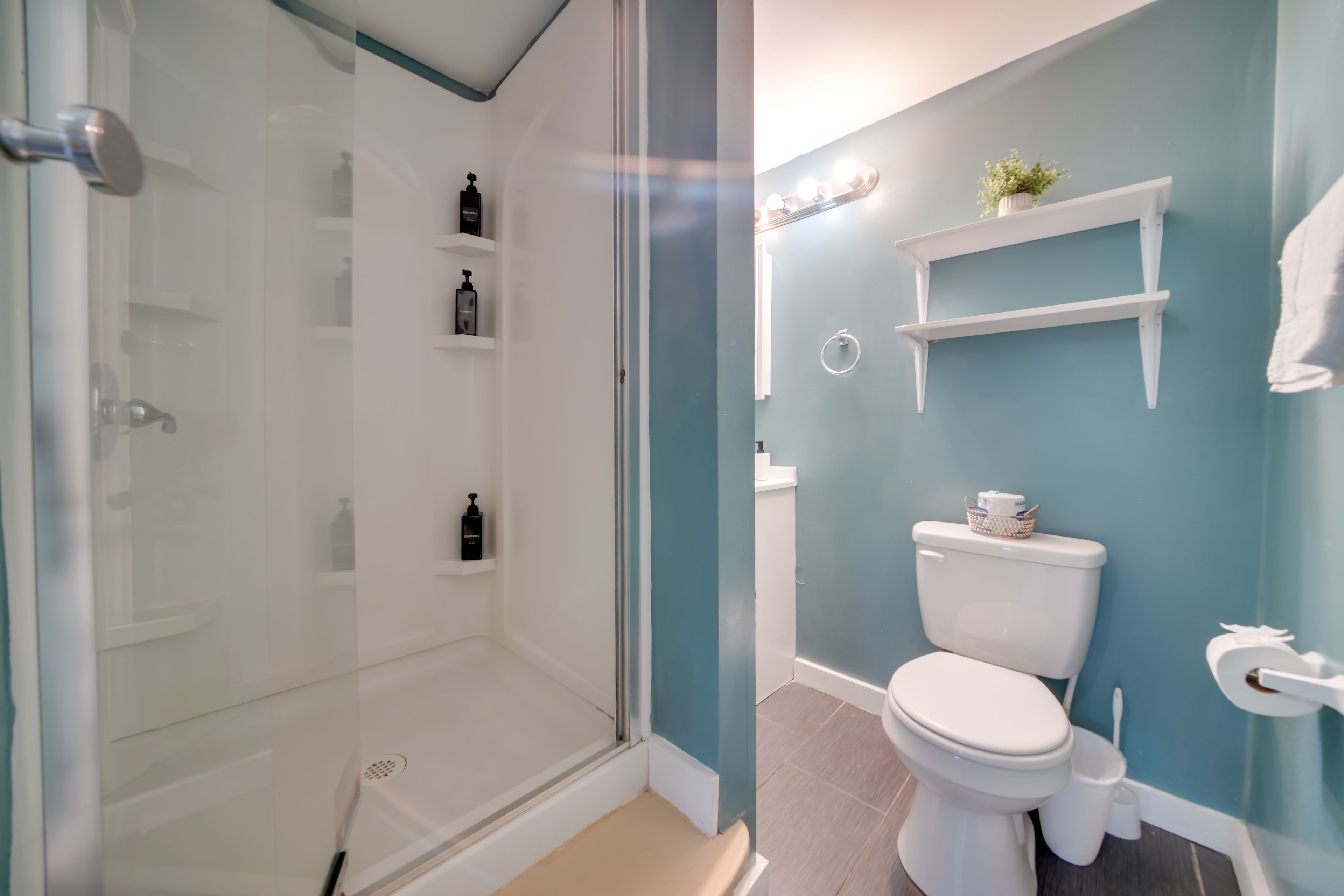 Bathroom | Towels Provided | Complimentary Toiletries | Hair Dryer