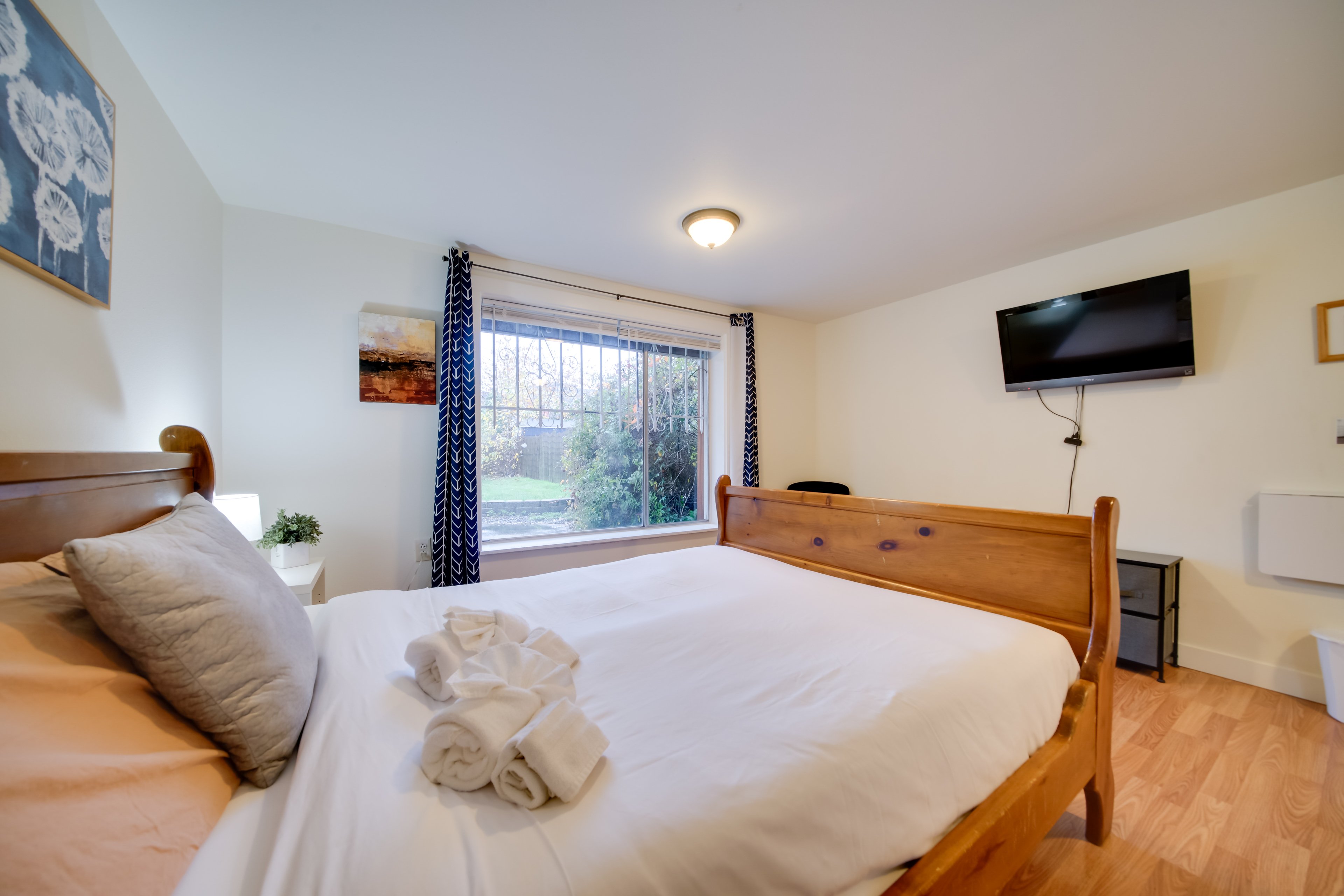 Bedroom 1 | Queen Bed | Smart TV | Linens Provided