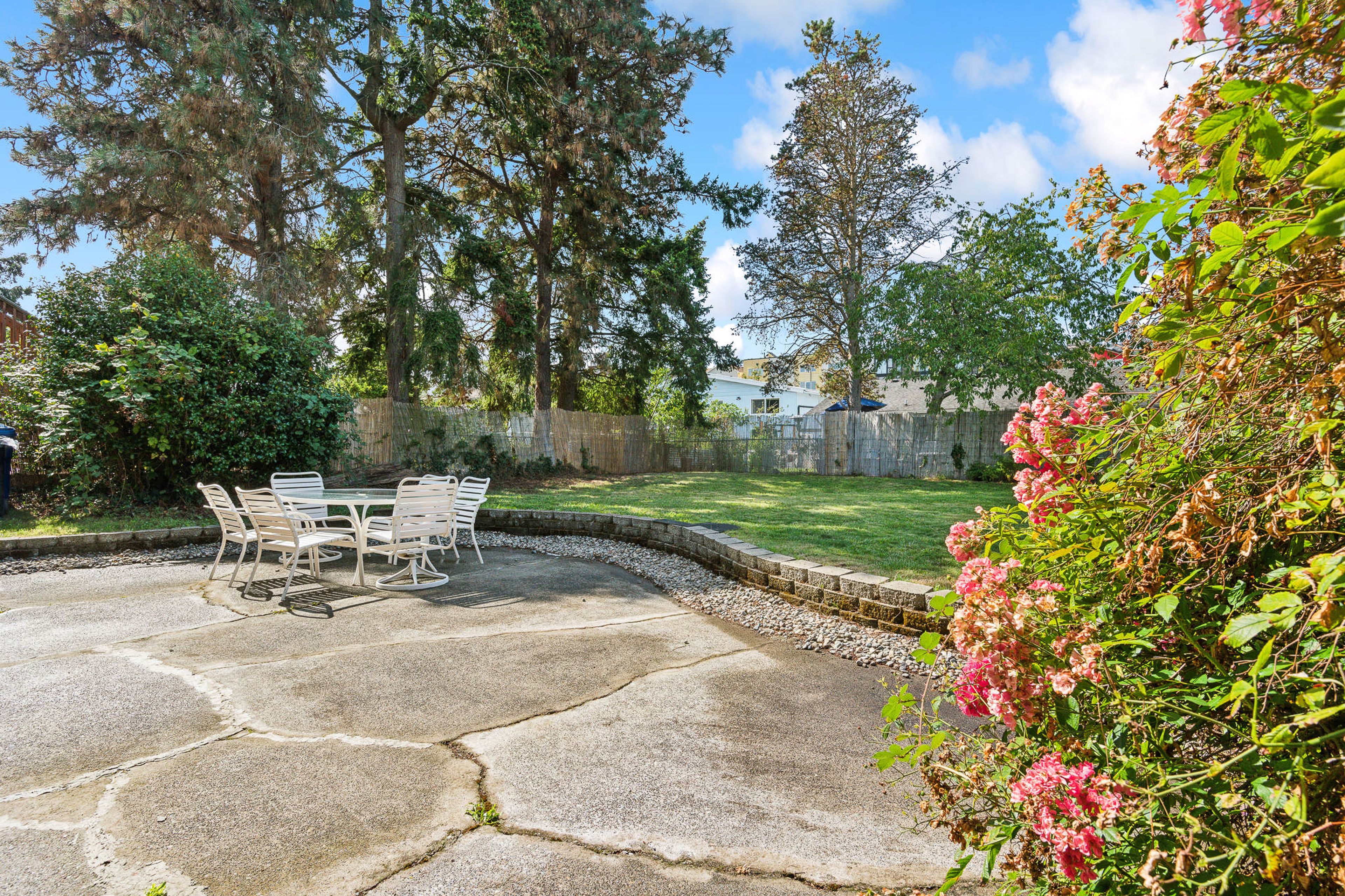 Seattle Vacation Rental | 2BR | 1BA | 900 Sq Ft | Step-Free Access