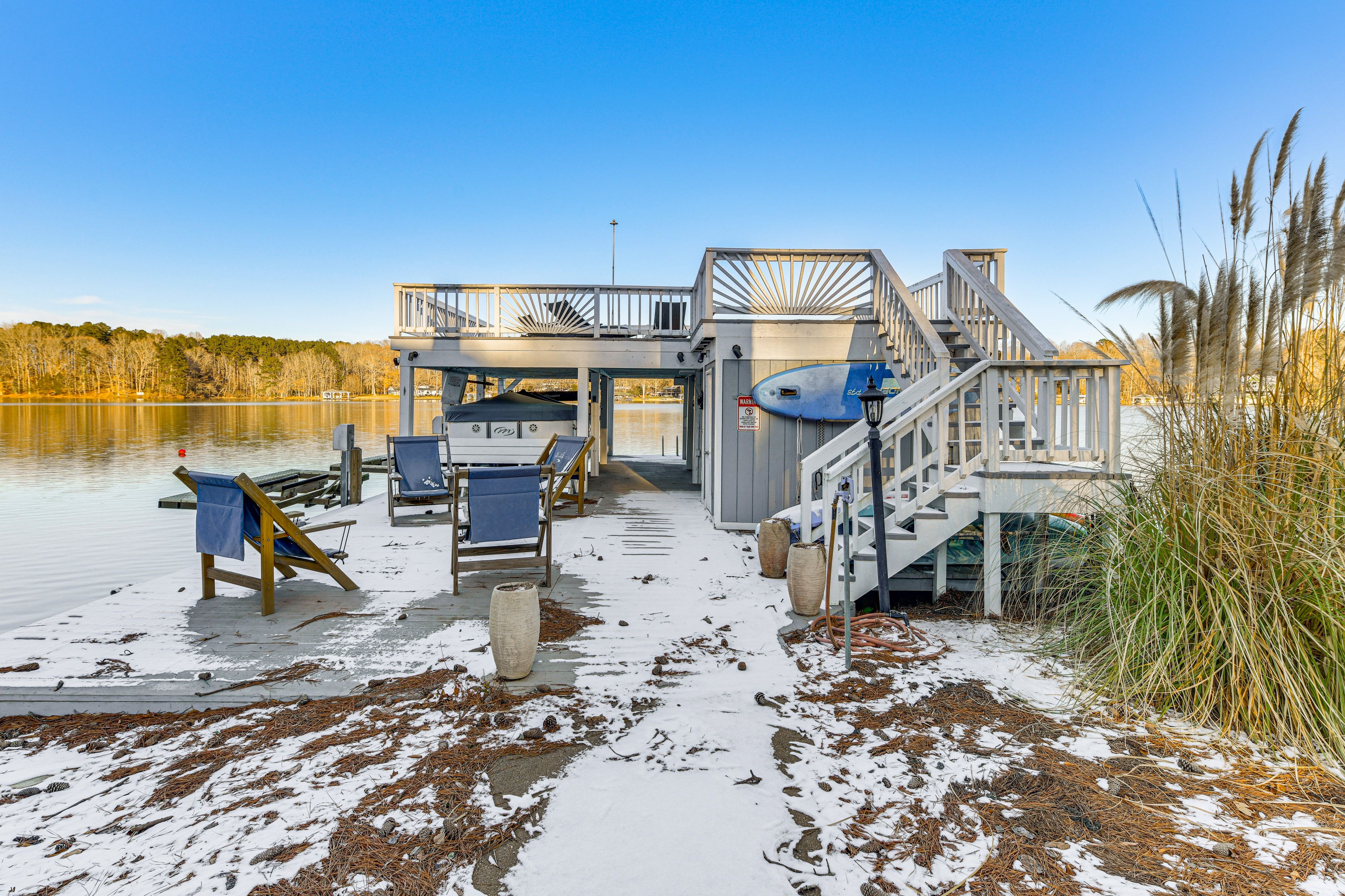 Private Dock | Kayaks Provided | Boat Lift Available