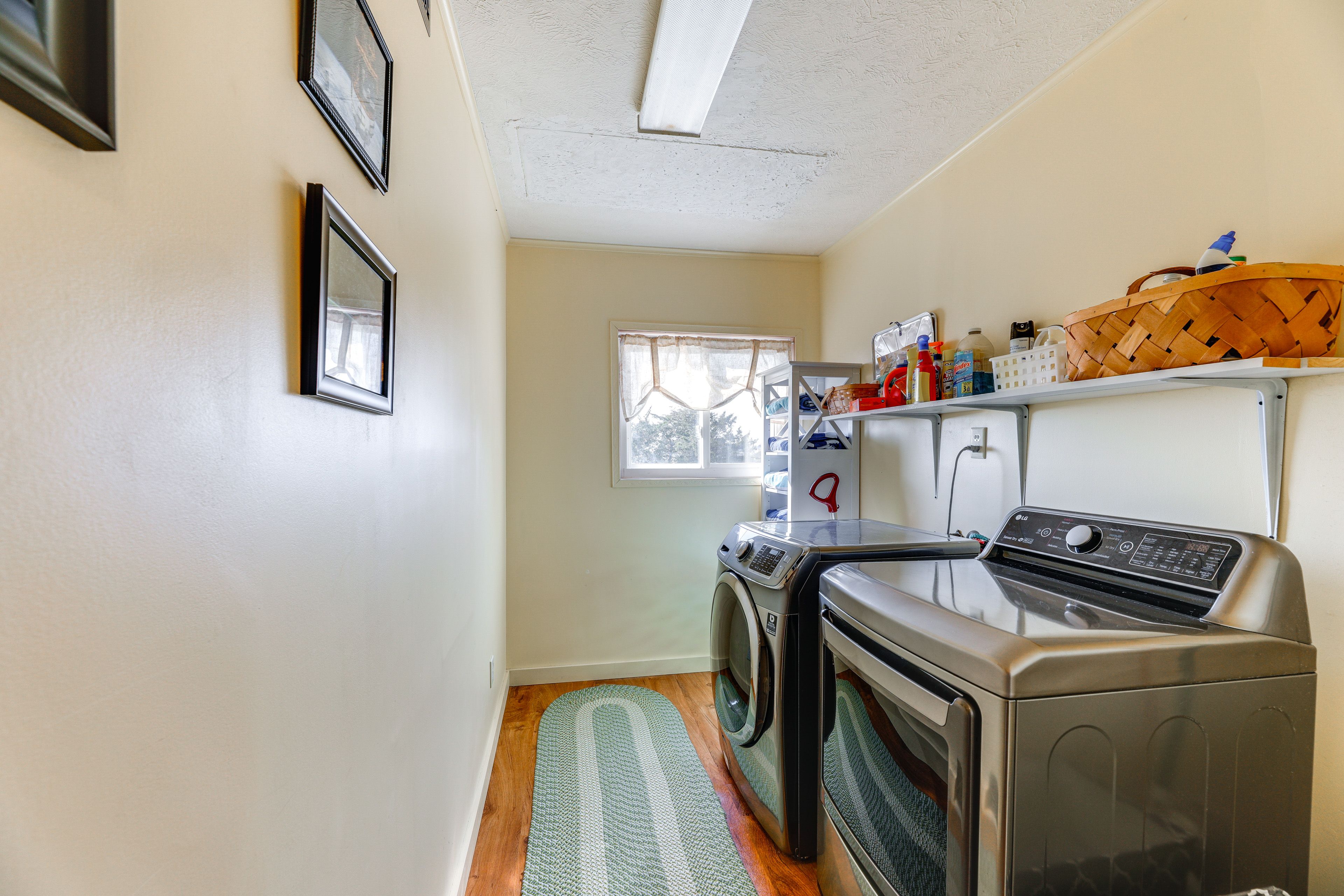 Laundry Room | Washer & Dryer