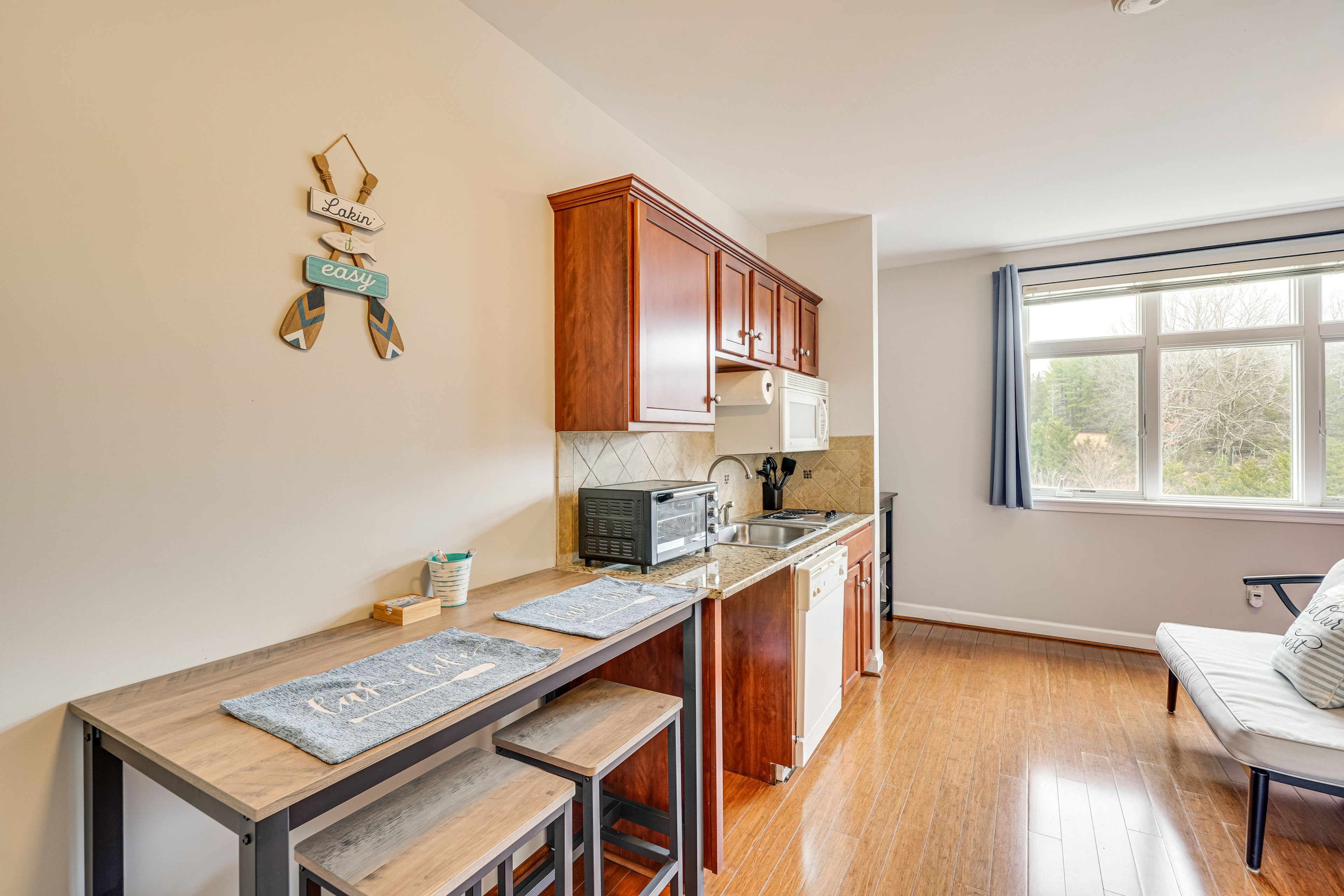 Kitchenette | Cooking Basics | Dining Area