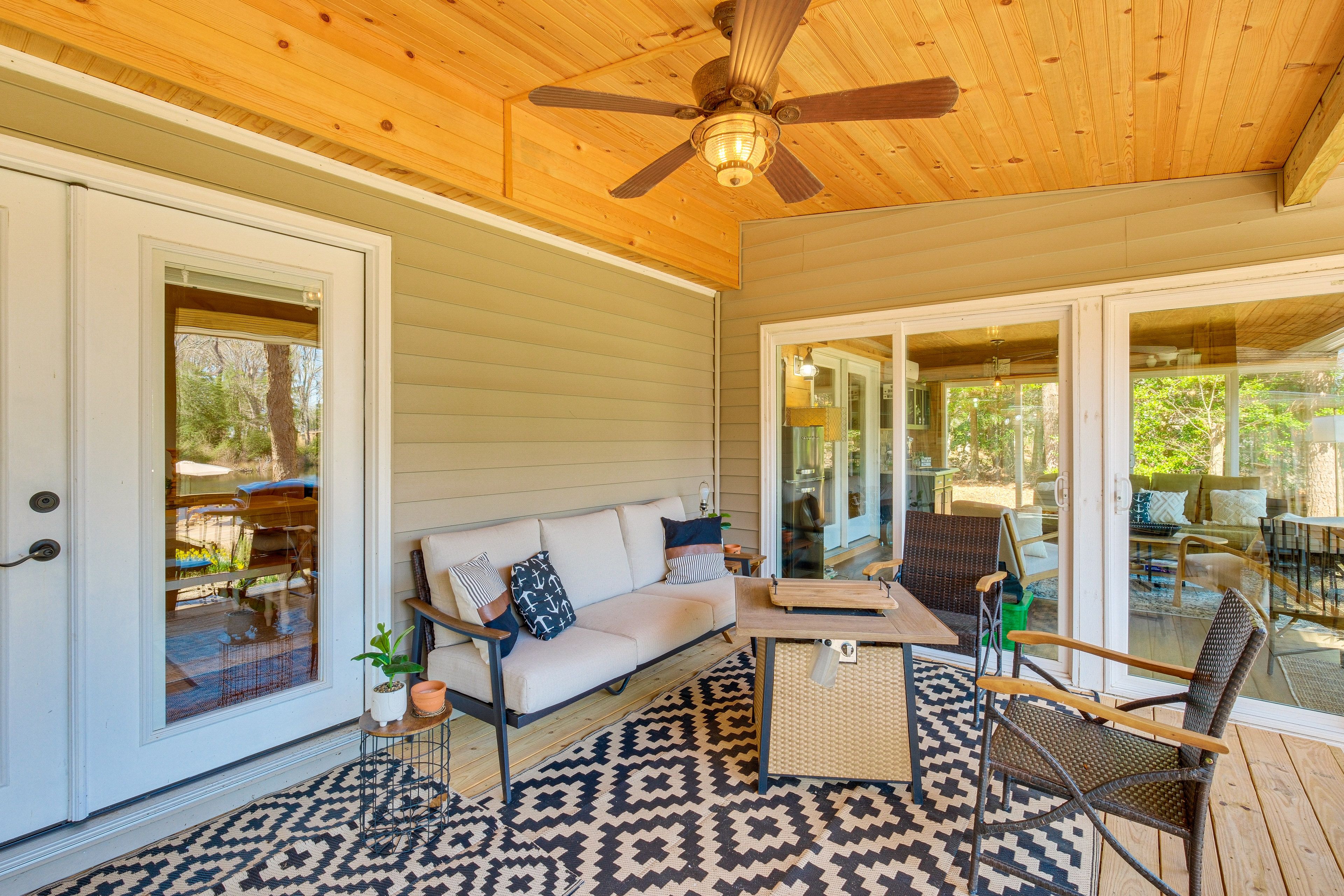 Covered Deck | Gas Grill | Gas Fire Pit