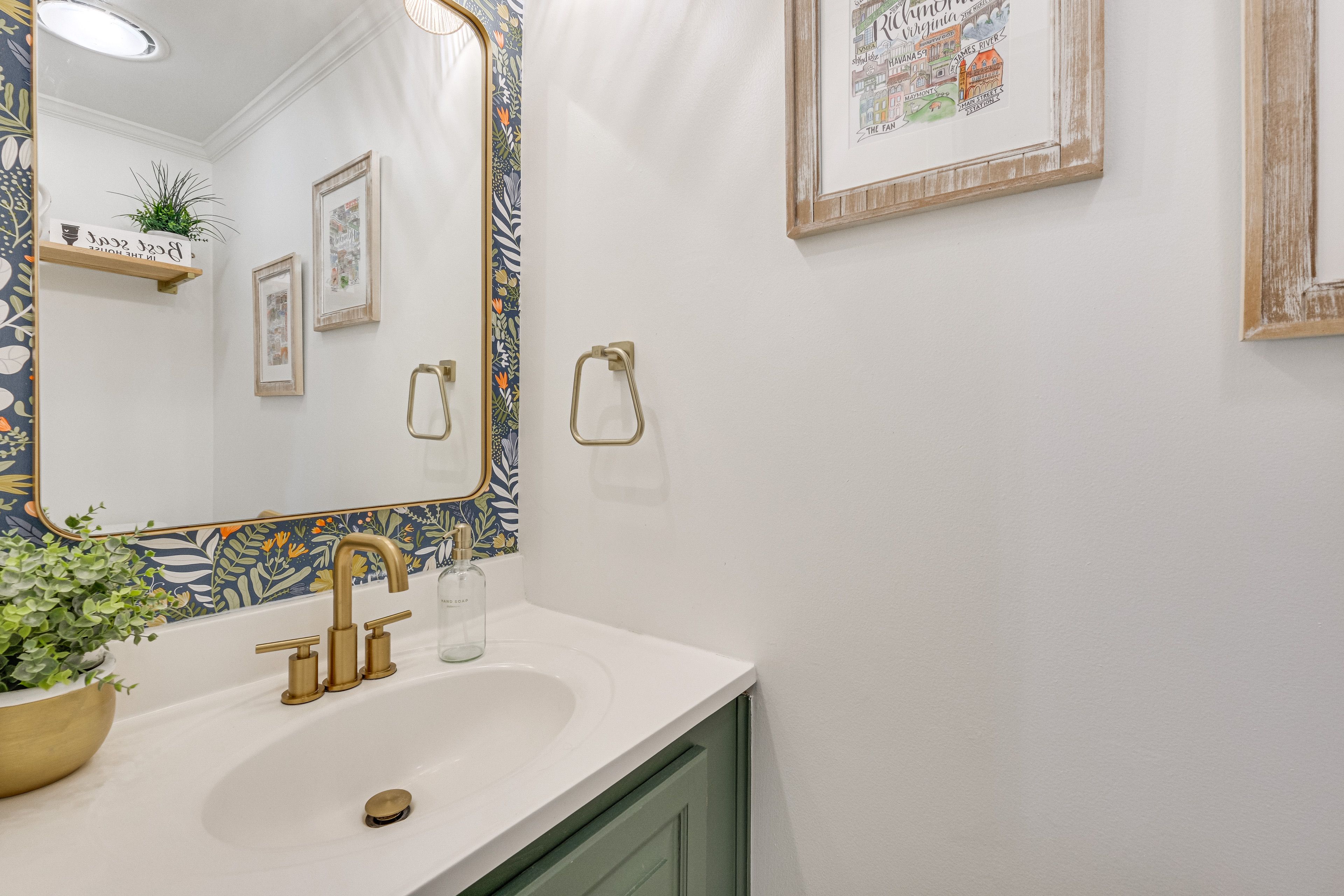 Half Bathroom | 1st Floor
