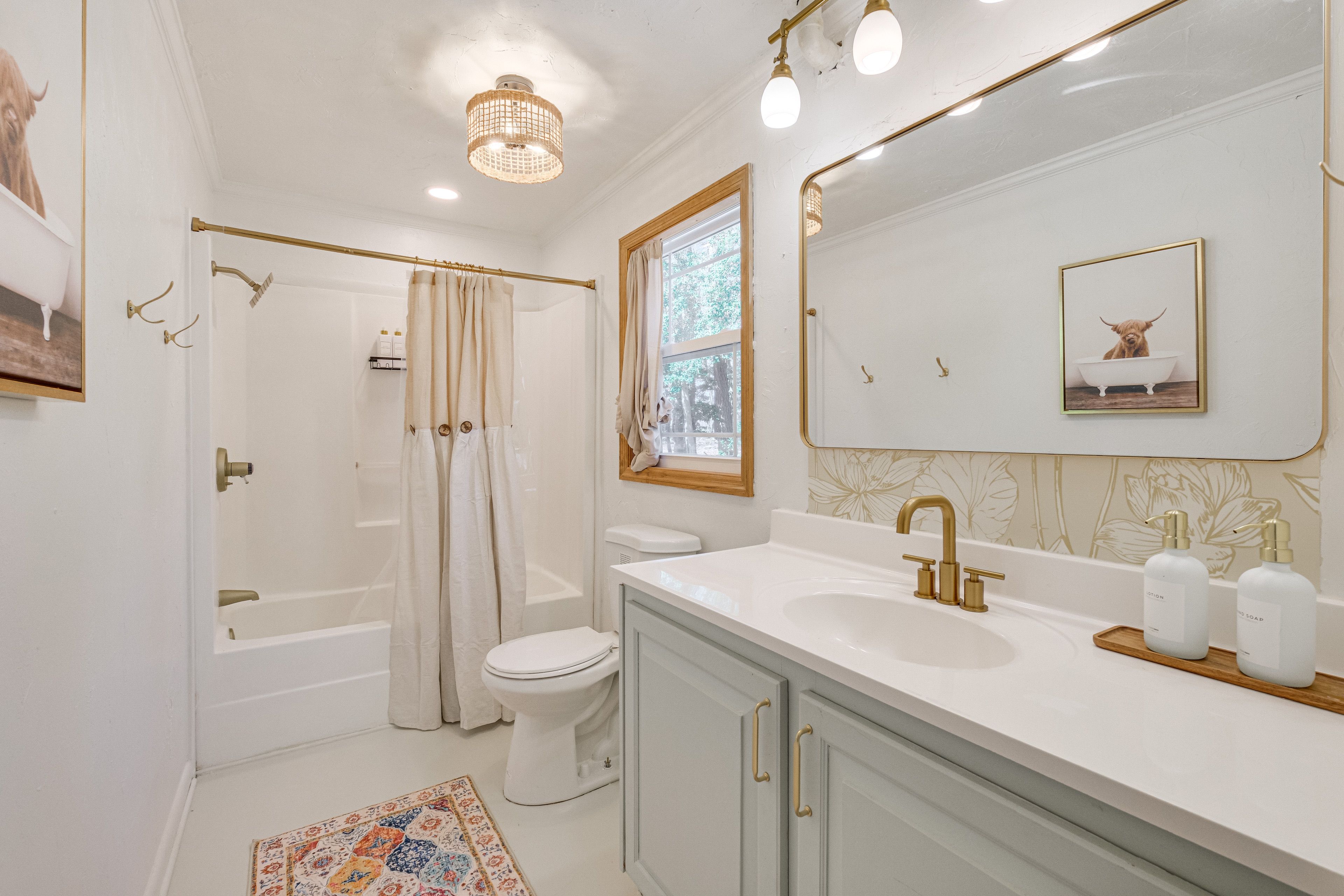 Full Bathroom | 1st Floor