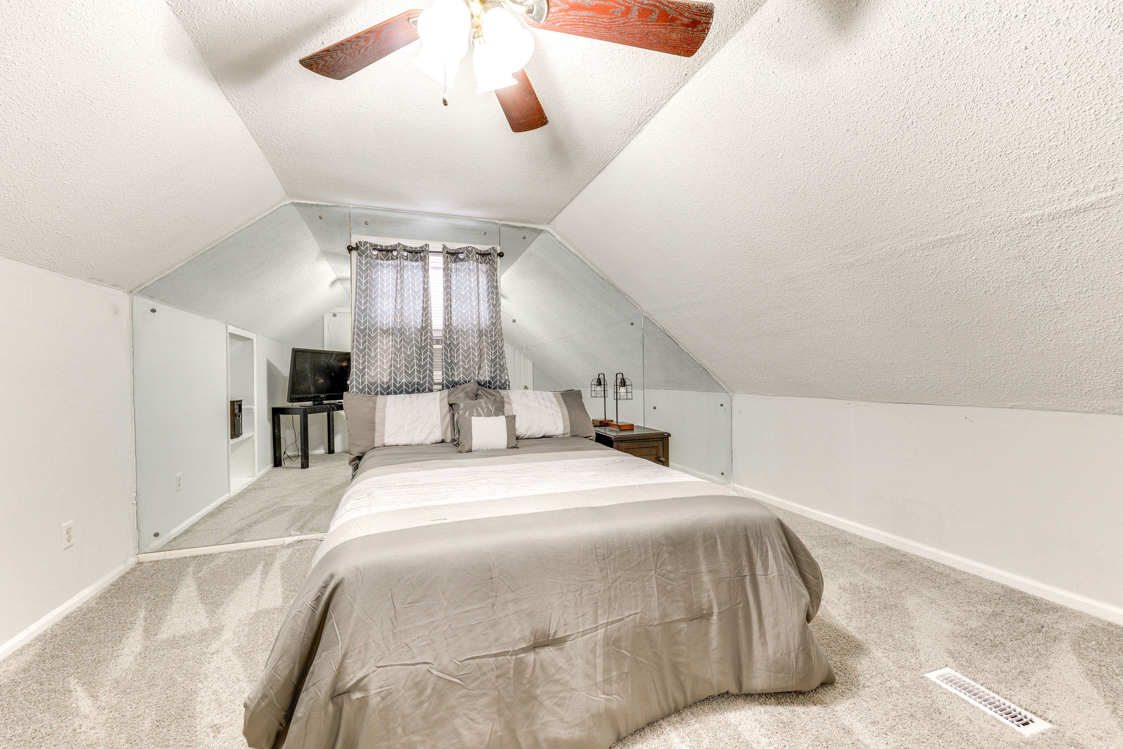 Bedroom 4 | 3rd Floor | Queen Bed | Smart TV