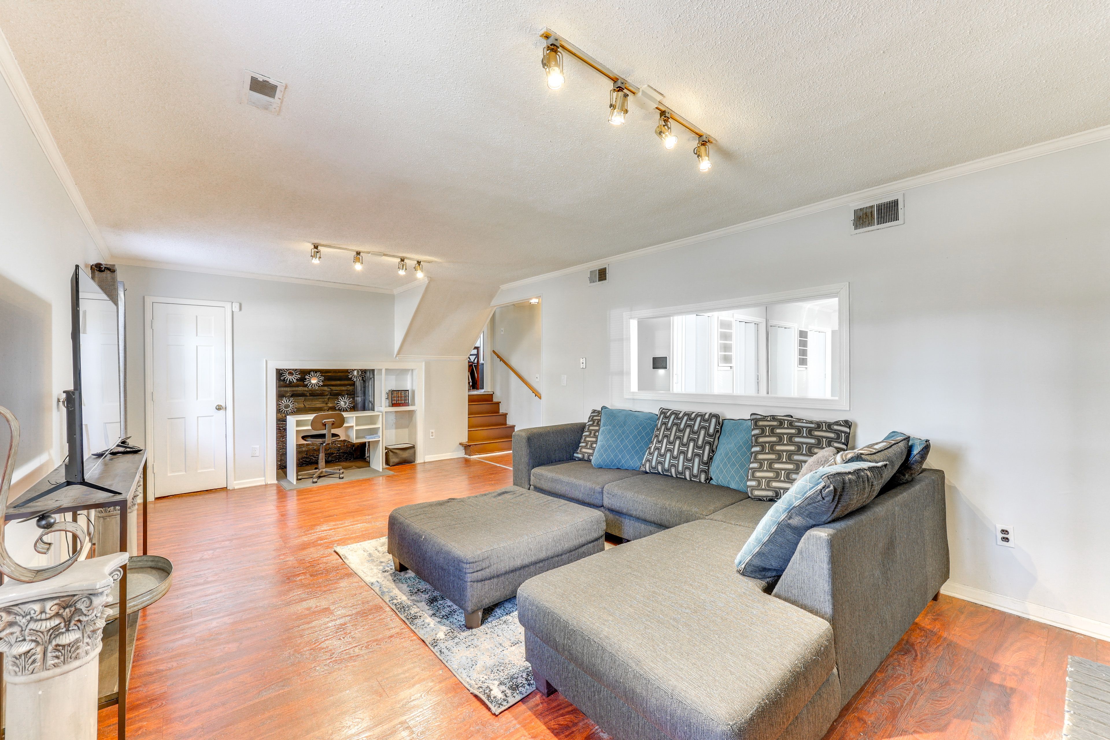Basement Living Area | Smart TV | Desk | Fireplace | Free WiFi