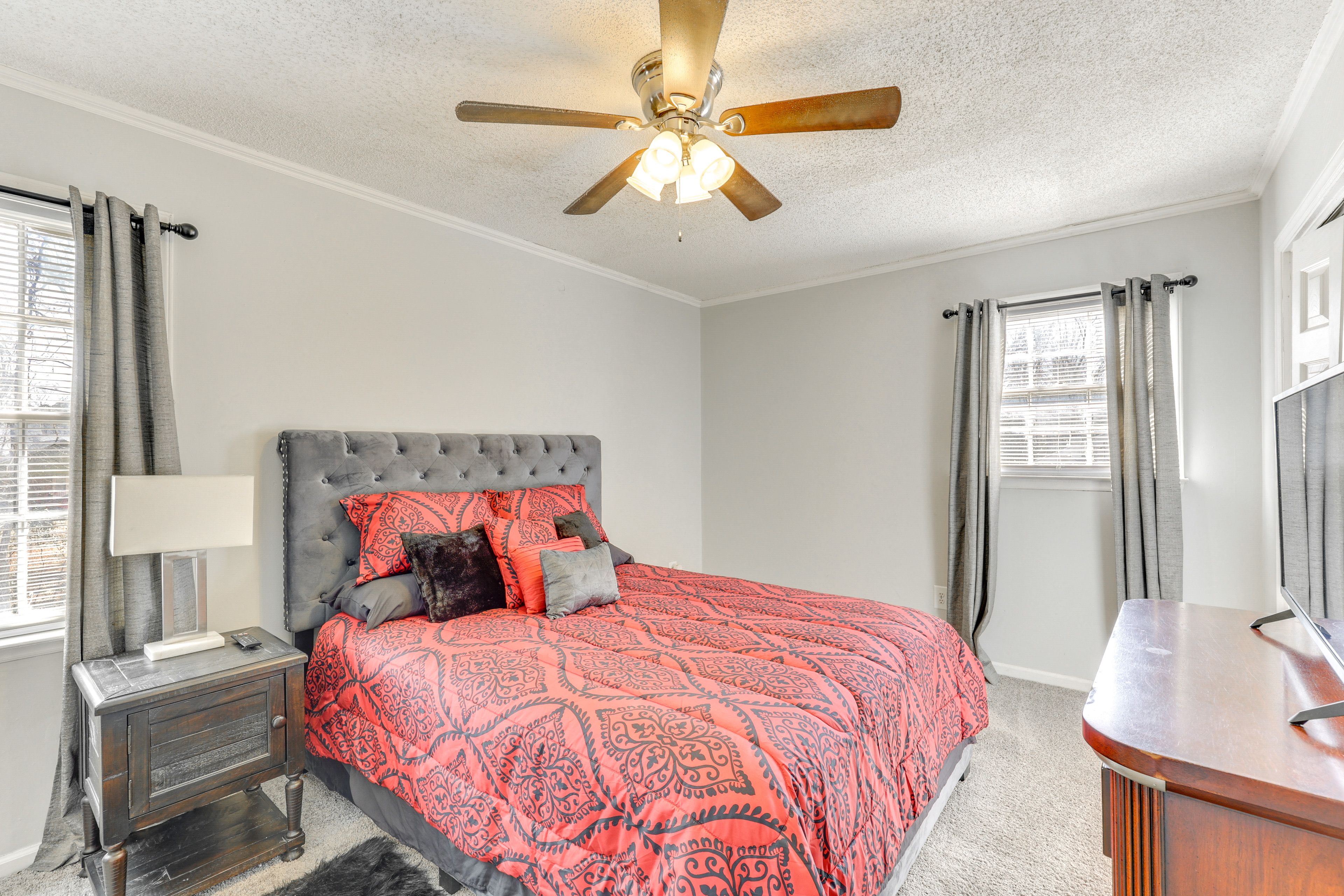 Bedroom 2 | 2nd Floor | King Bed | Smart TV | En-Suite Bathroom