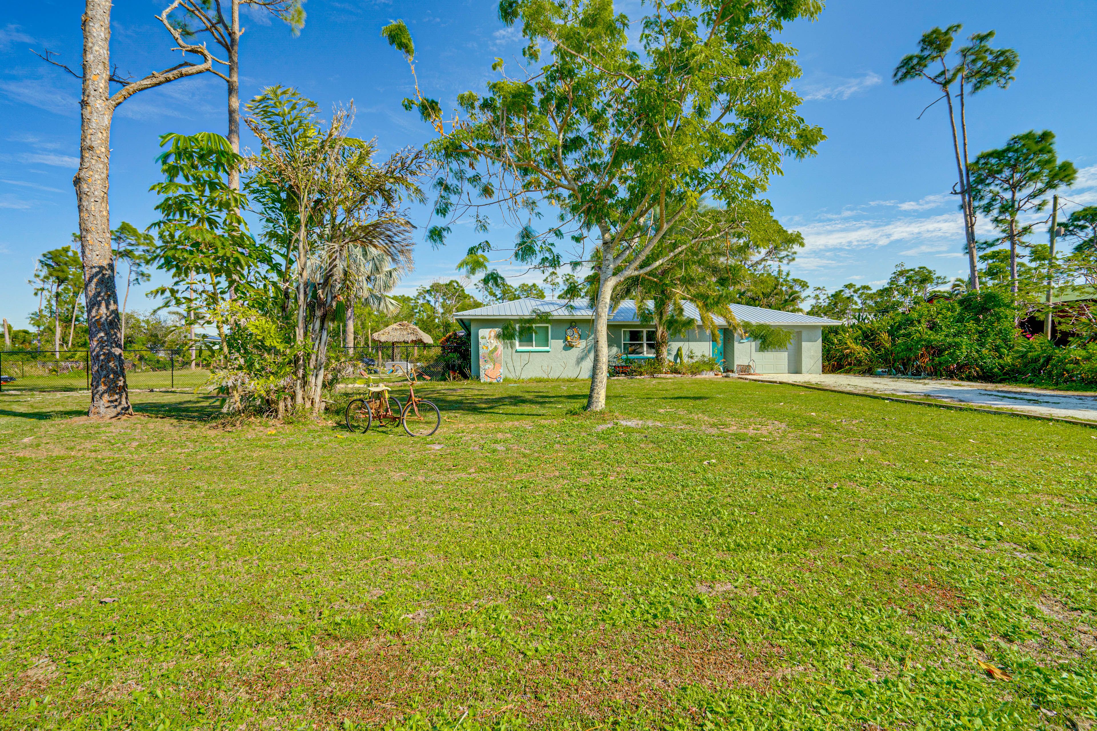 House Exterior | Large Private Yard | Near Marinas & Beaches