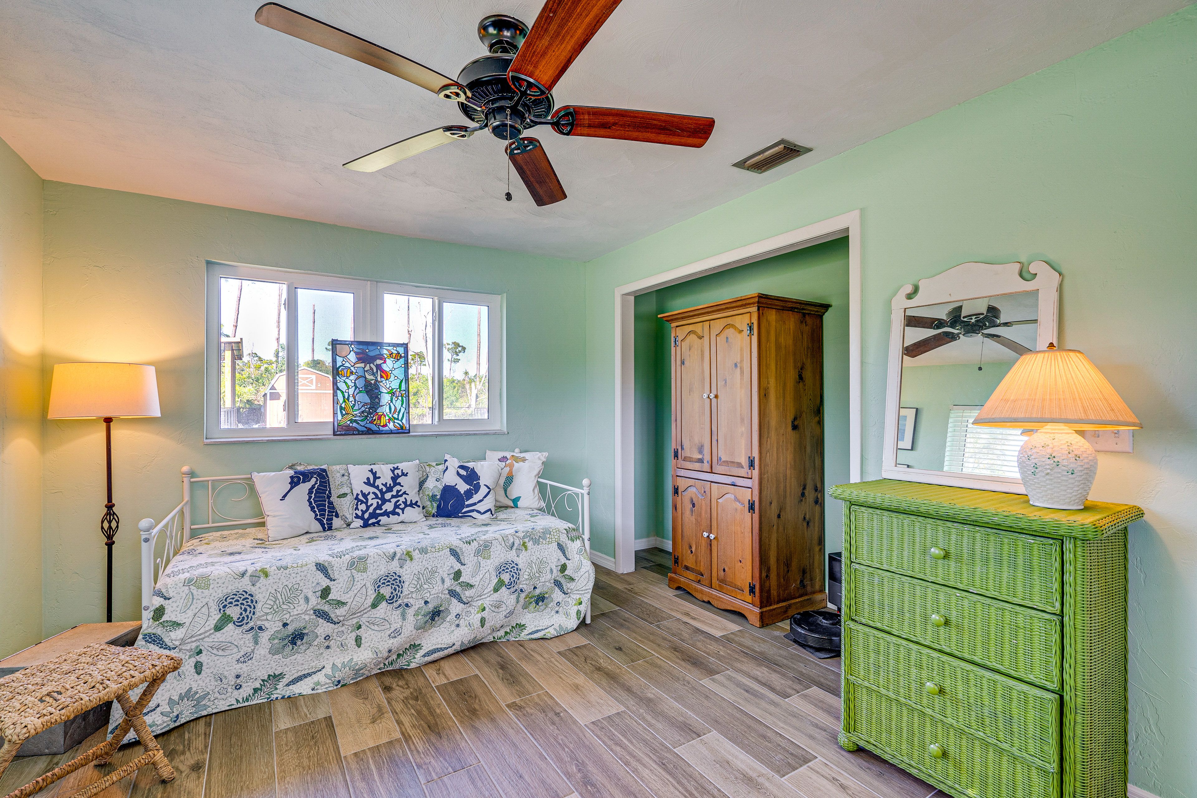 Bedroom 3 | Twin Daybed w/ Twin Trundle