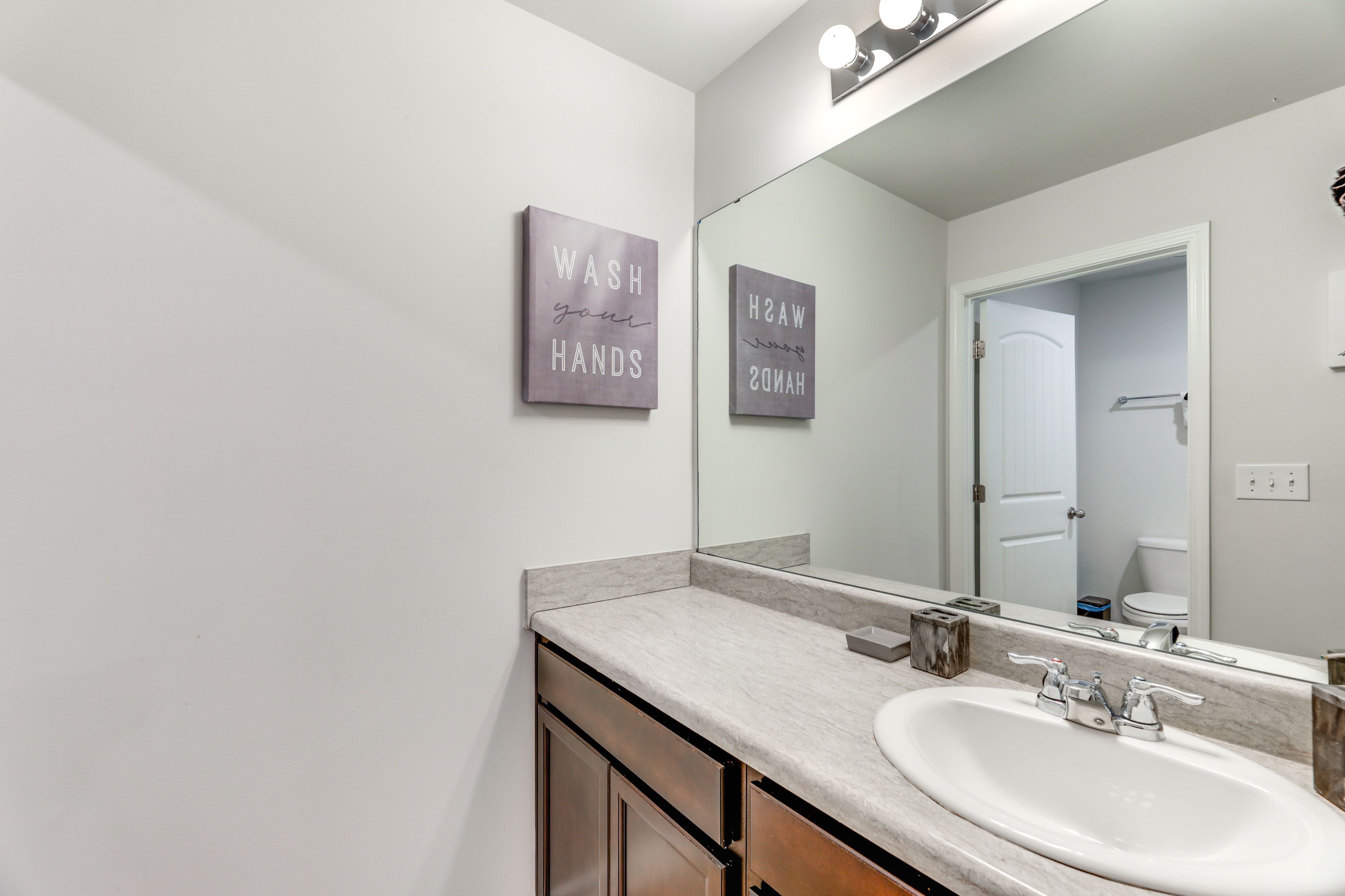 Full Bathroom | 2nd Floor | Complimentary Toiletries