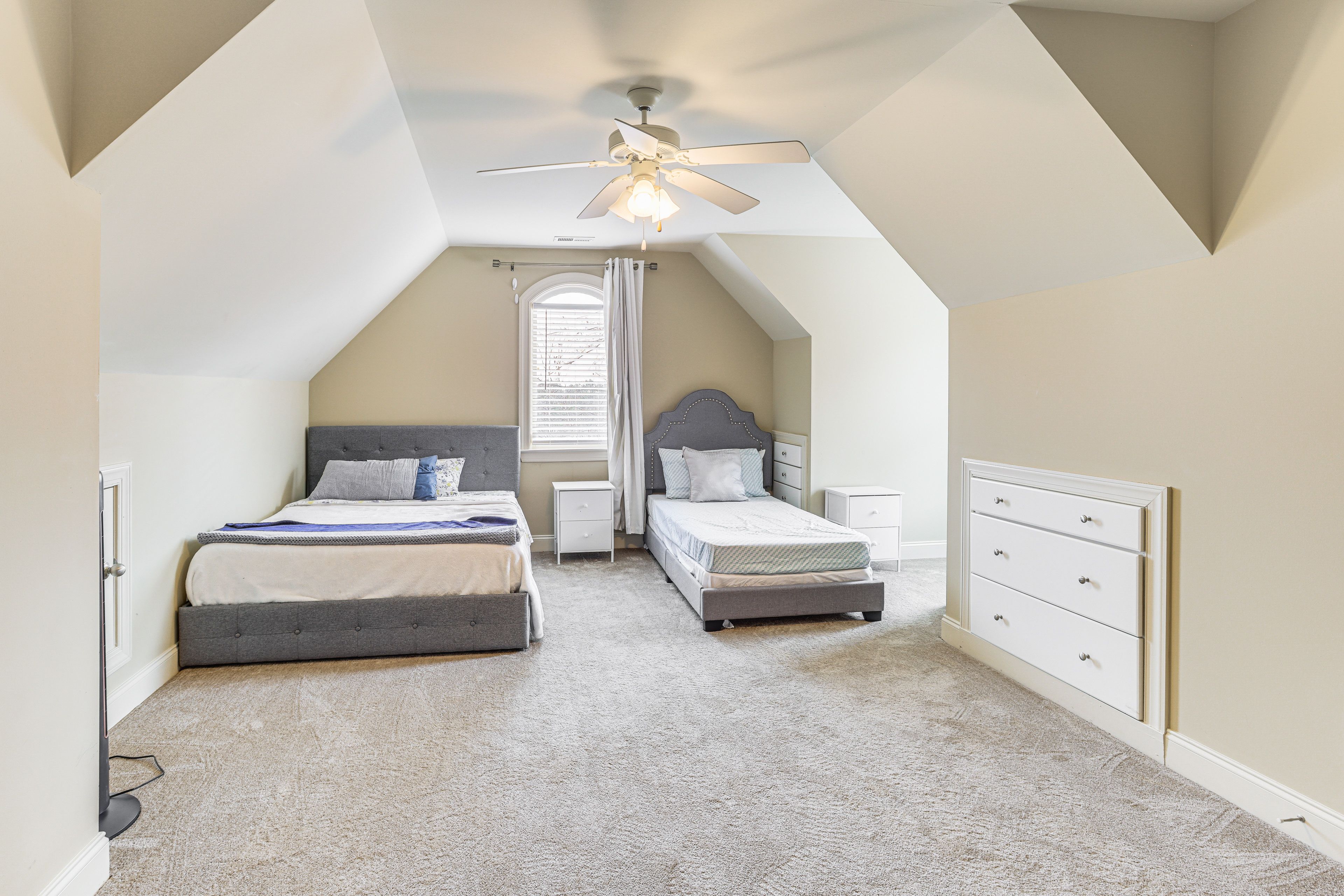 Bedroom 4 | Upper Level | Full Bed | Twin Bed | Smart TV