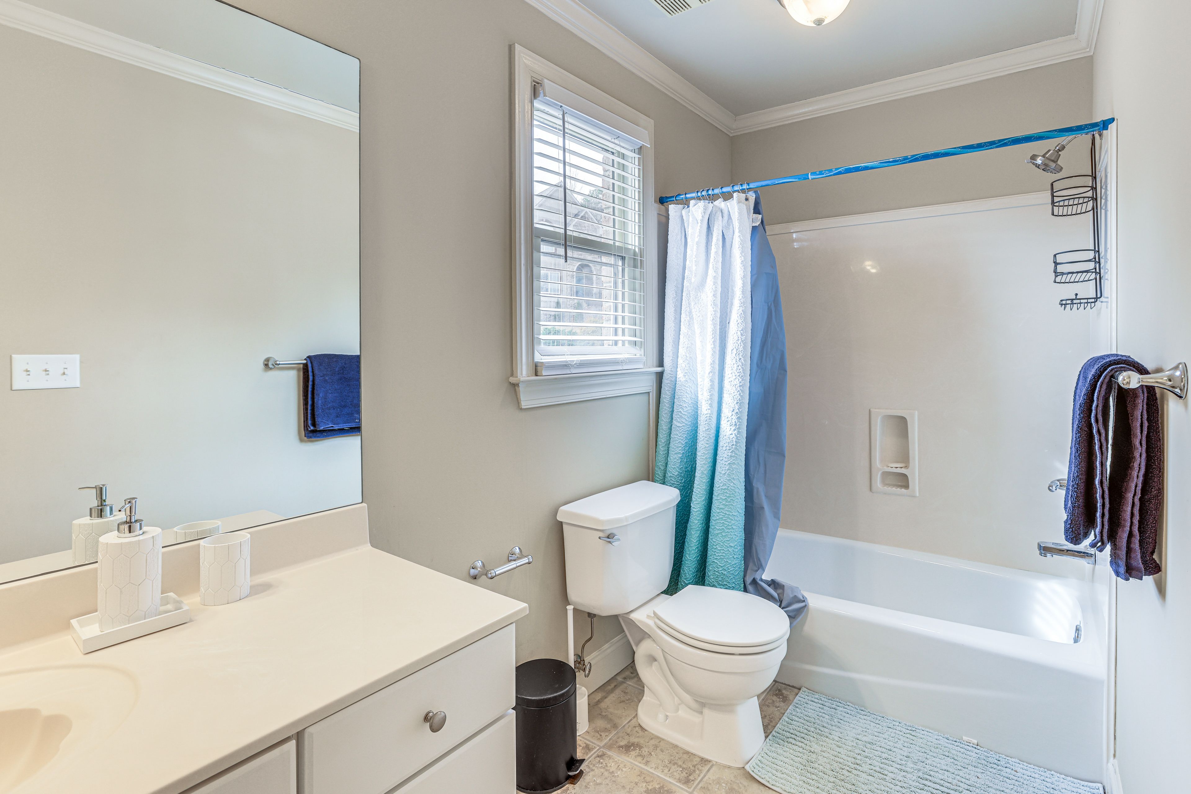 Full Bathroom | Upper Level