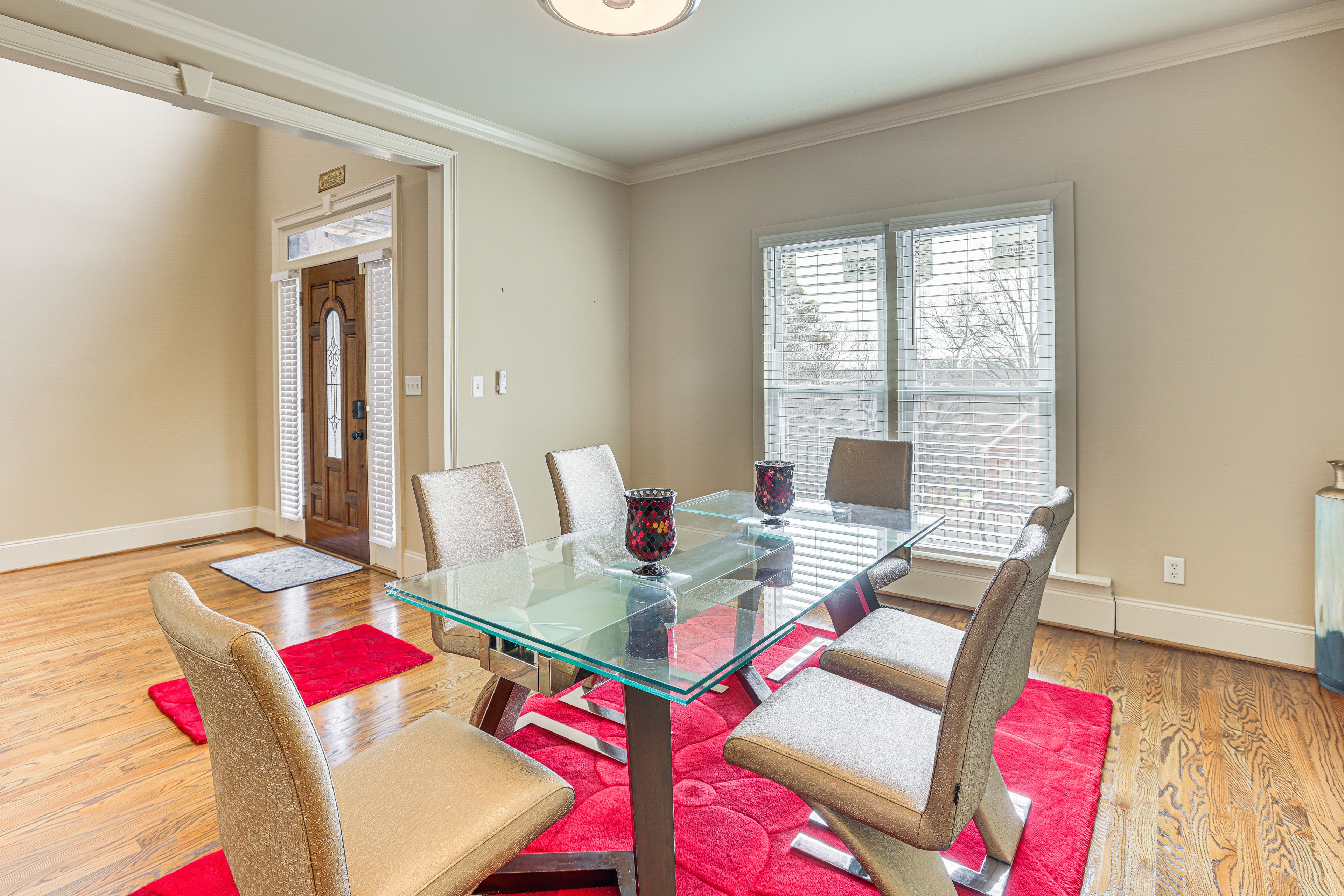 Dining Room | Main Level