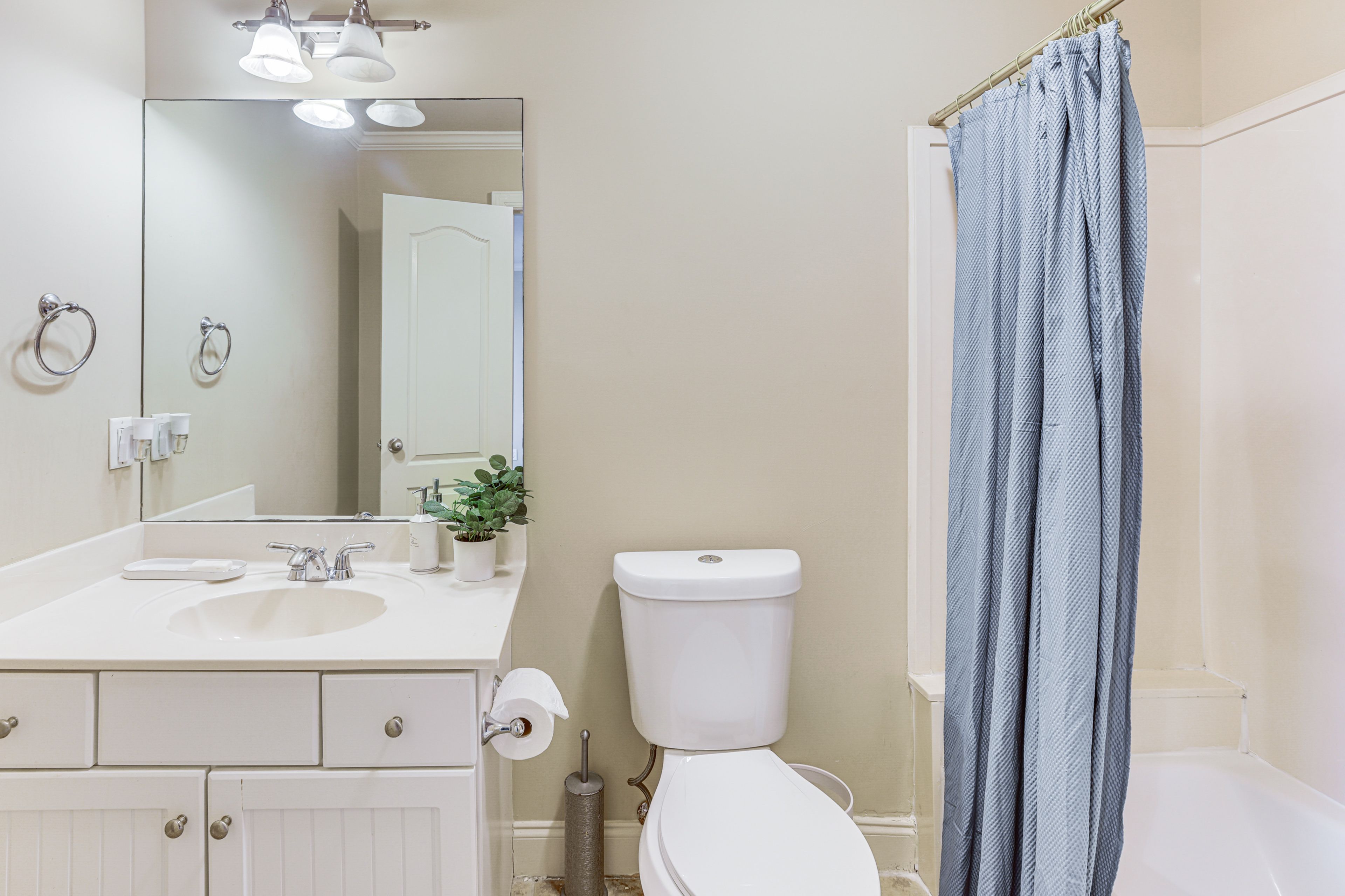 Full Bathroom | Upper Level