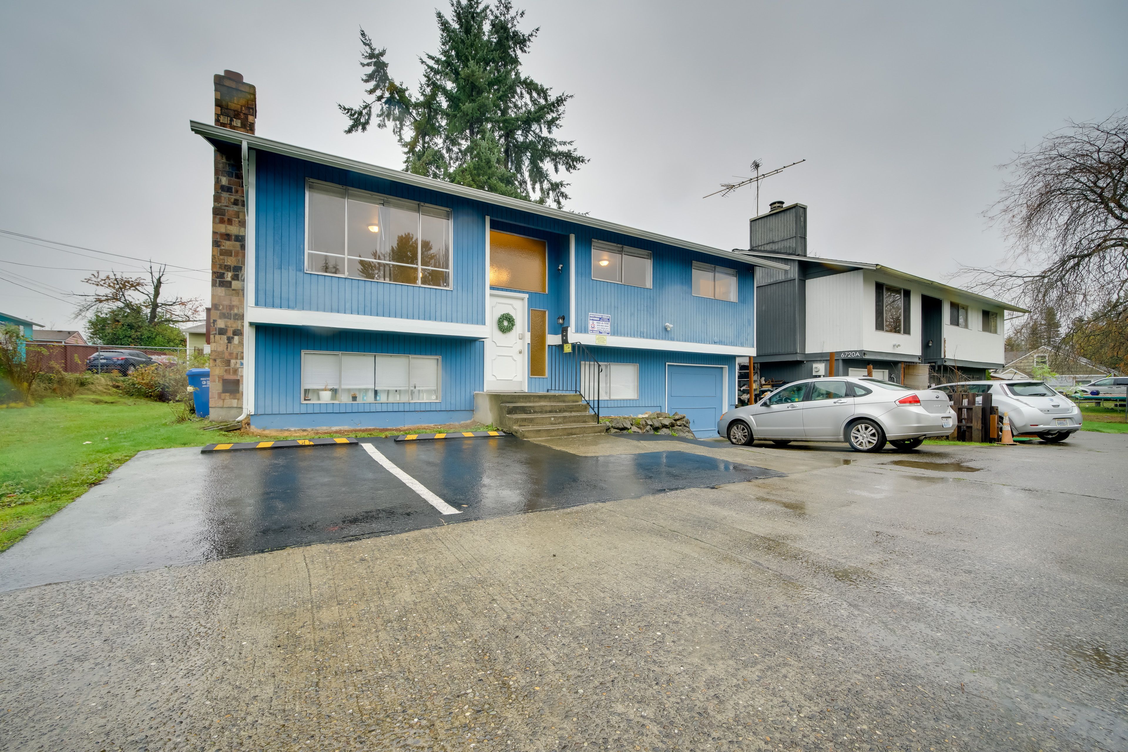 Exterior | 2nd-Floor Apartment | 7 Mi to the Seattle Aquarium