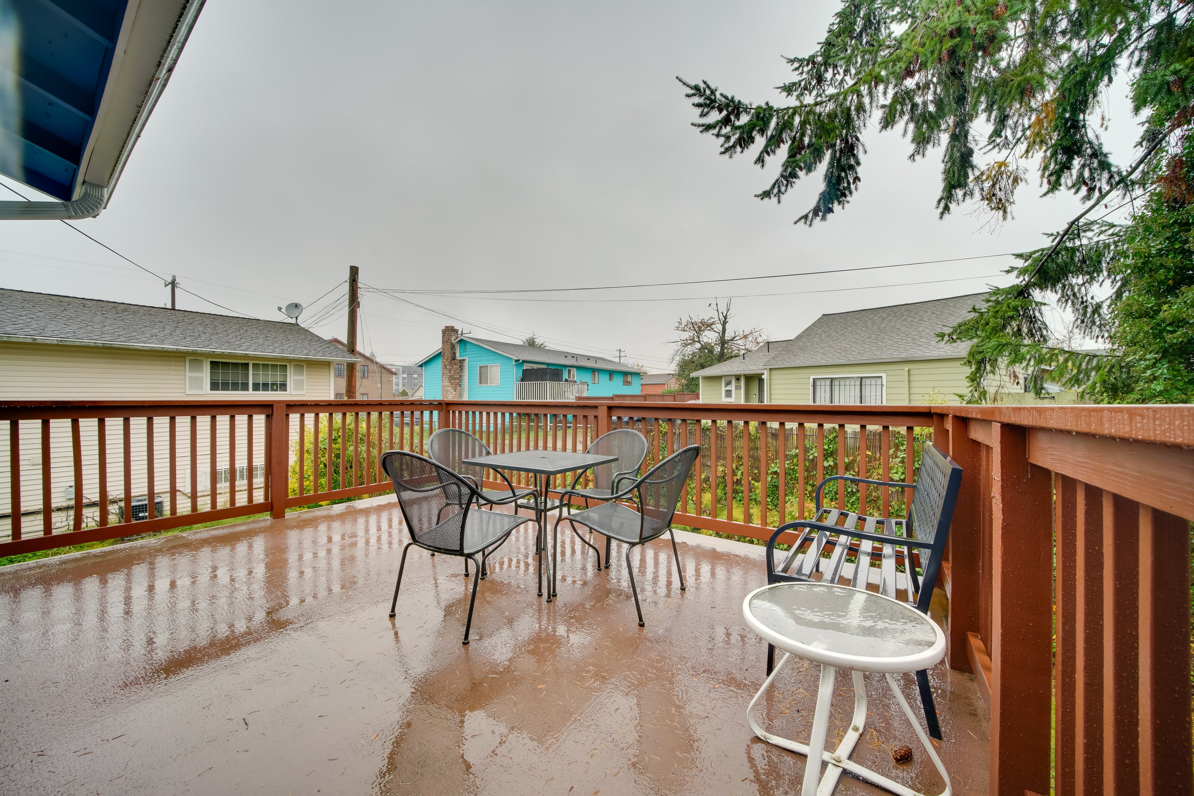 Private Deck | Outdoor Dining | 5 Mi to Lumen Field