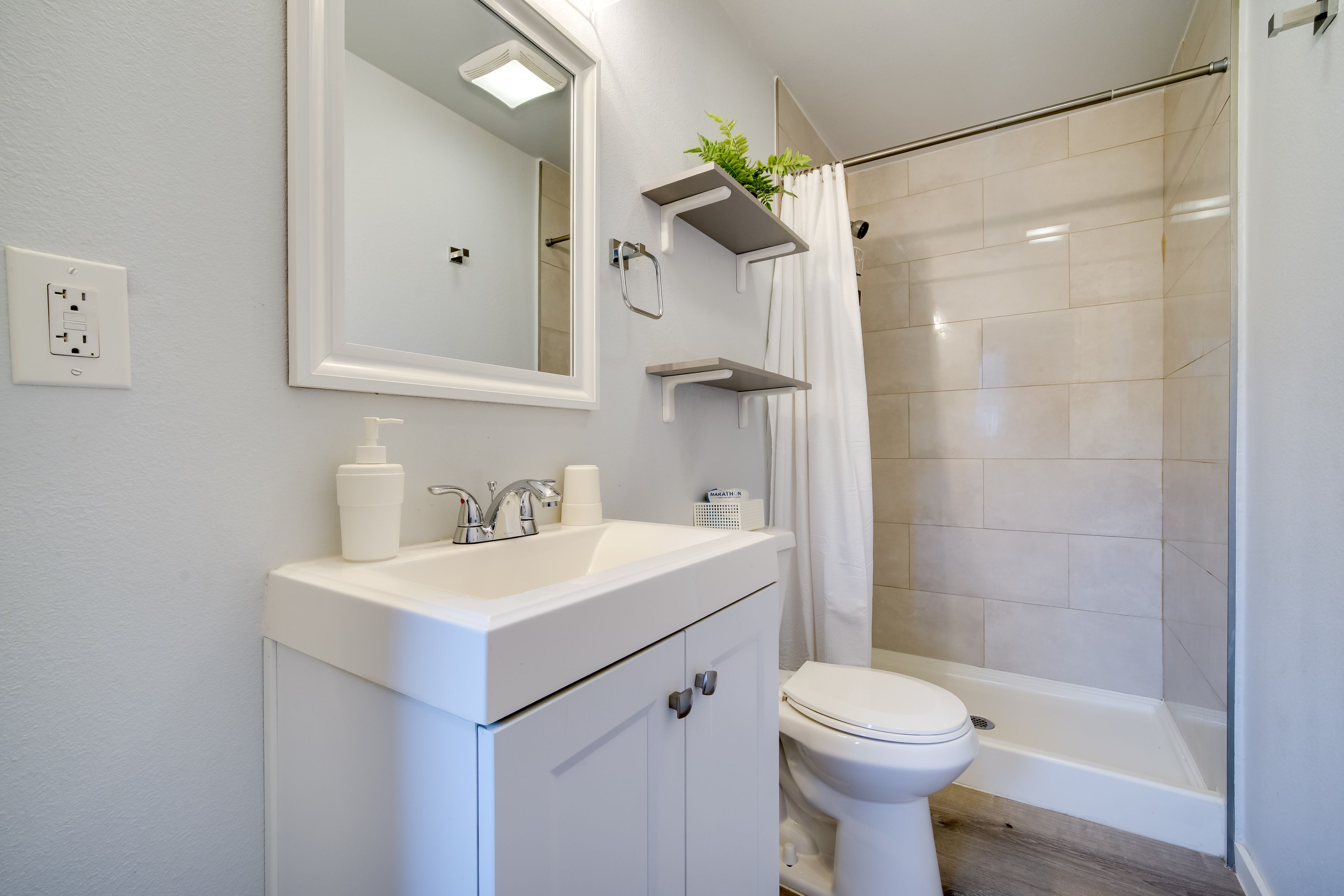En-Suite Bathroom | Complimentary Toiletries | Hair Dryer