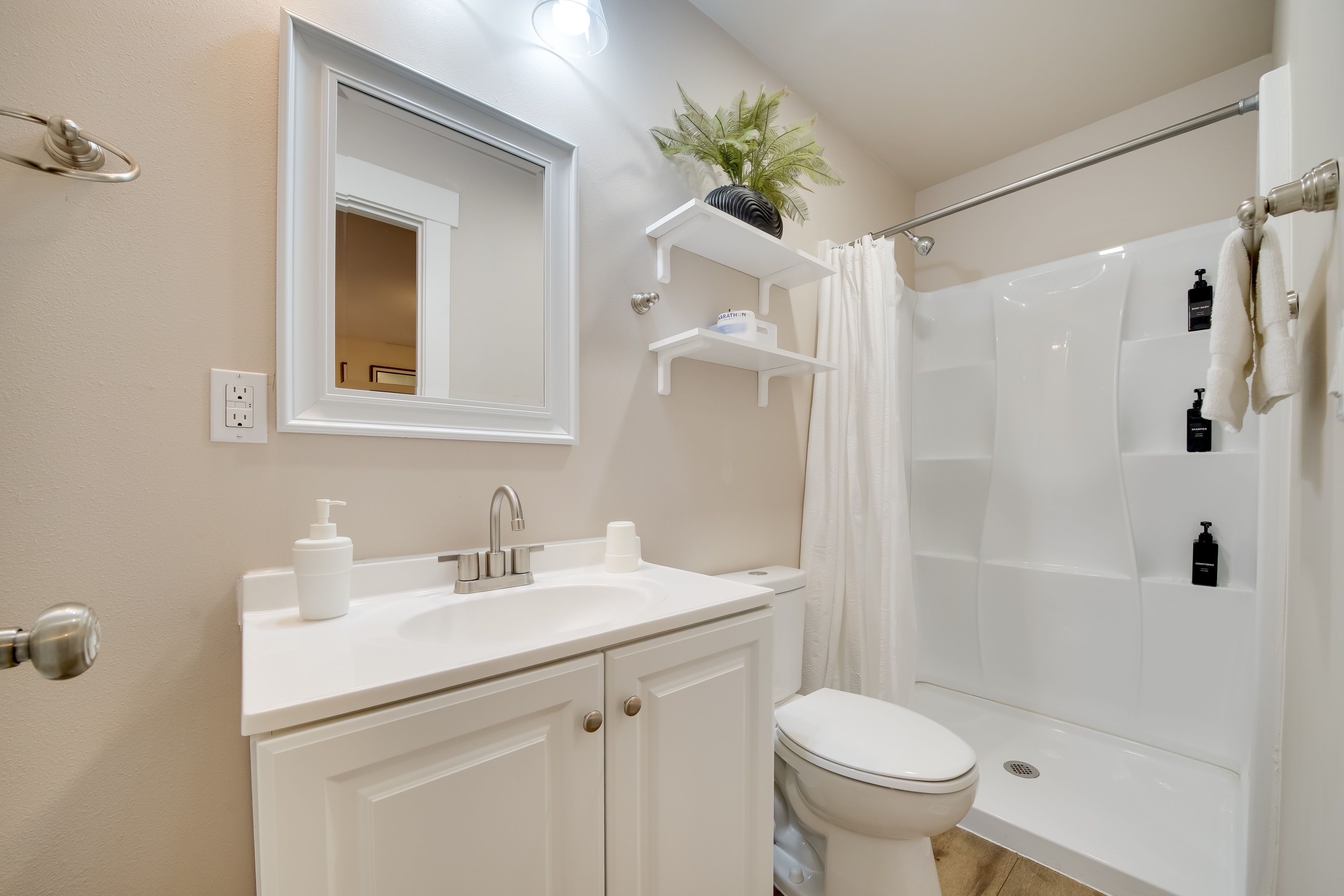 En-Suite Bathroom | Towels Provided