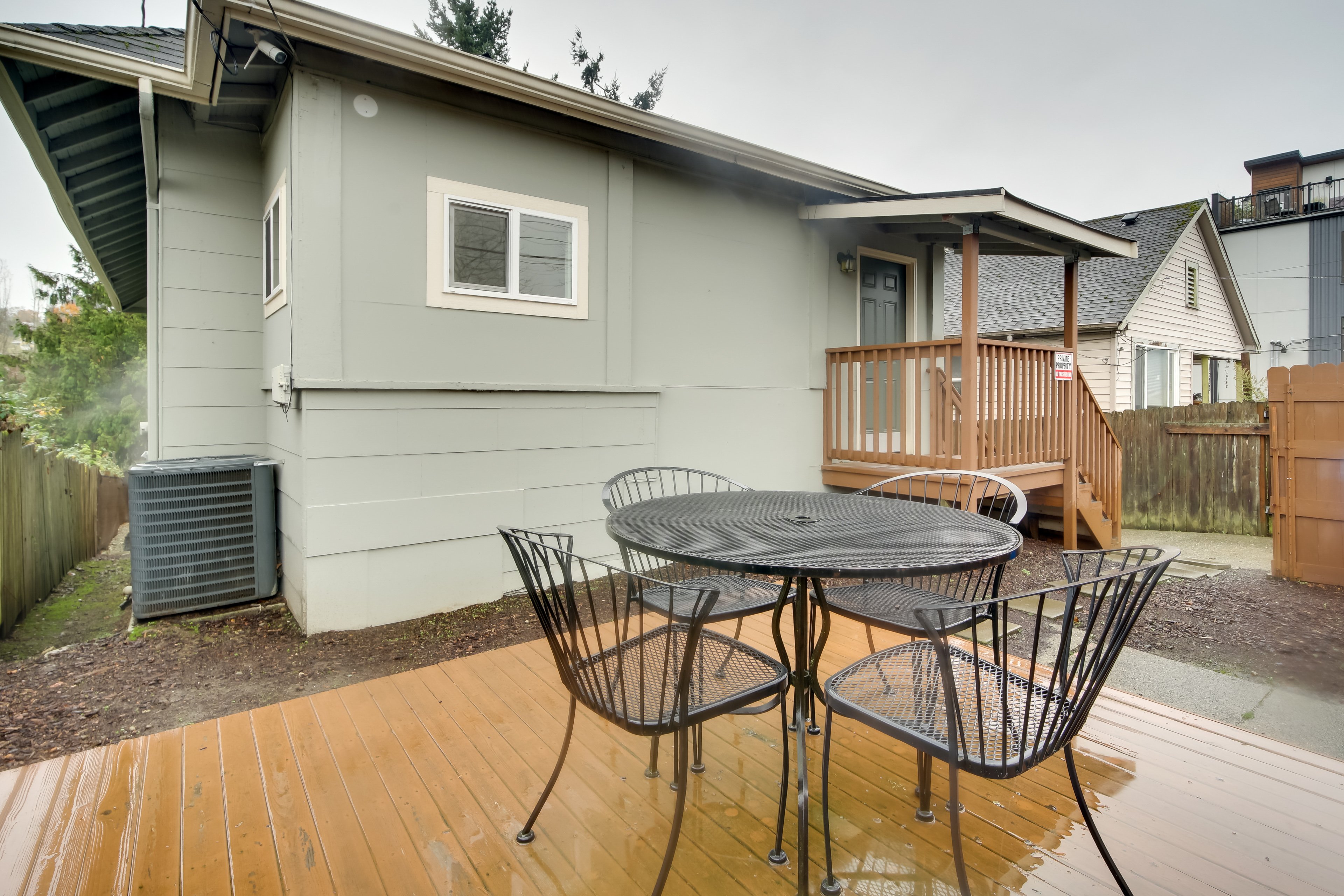 Shared Deck | Self Check-In | 3 Mi to Downtown