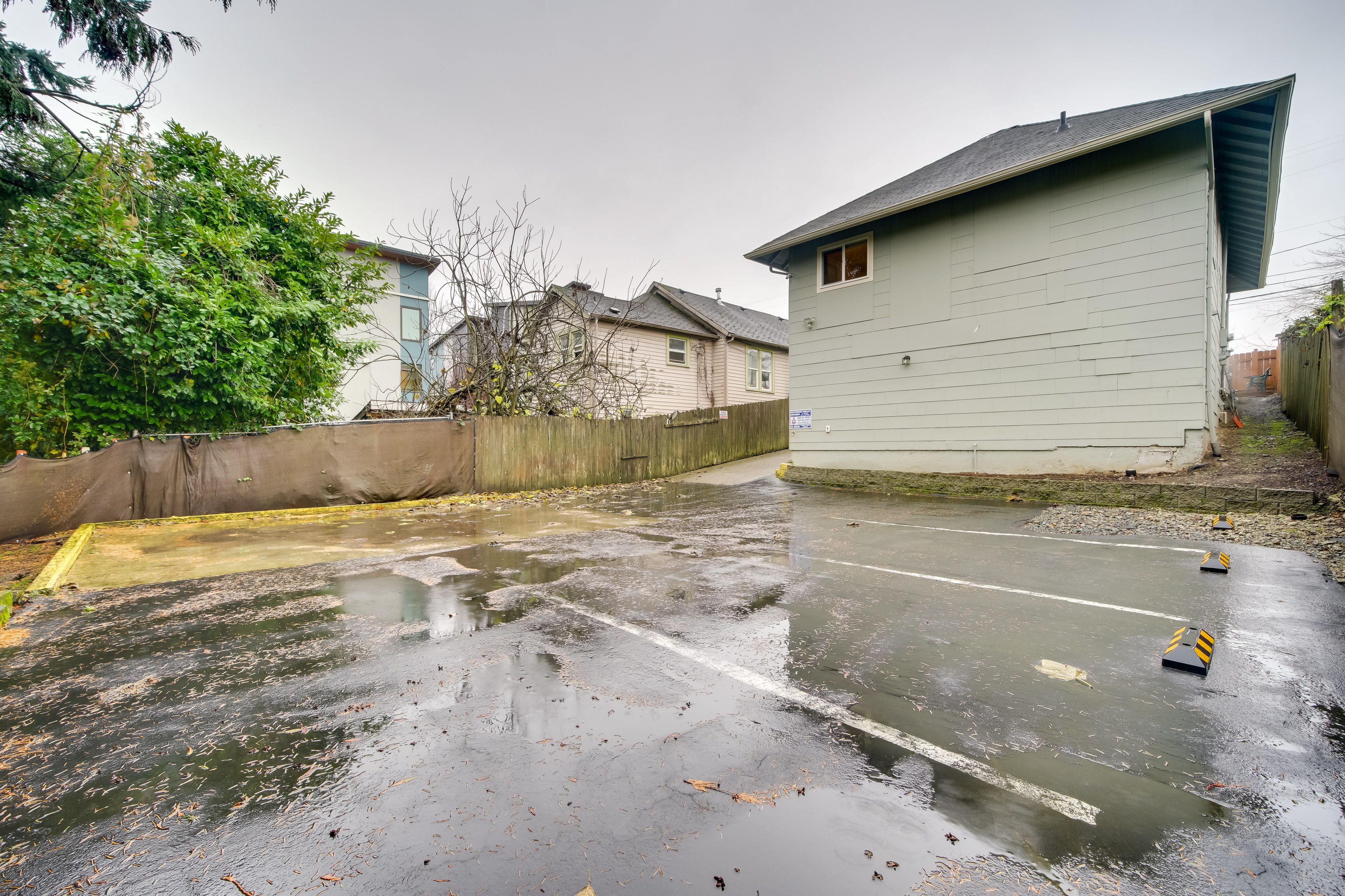 Parking | Shared Parking Lot (1 Vehicle) | Free Street Parking