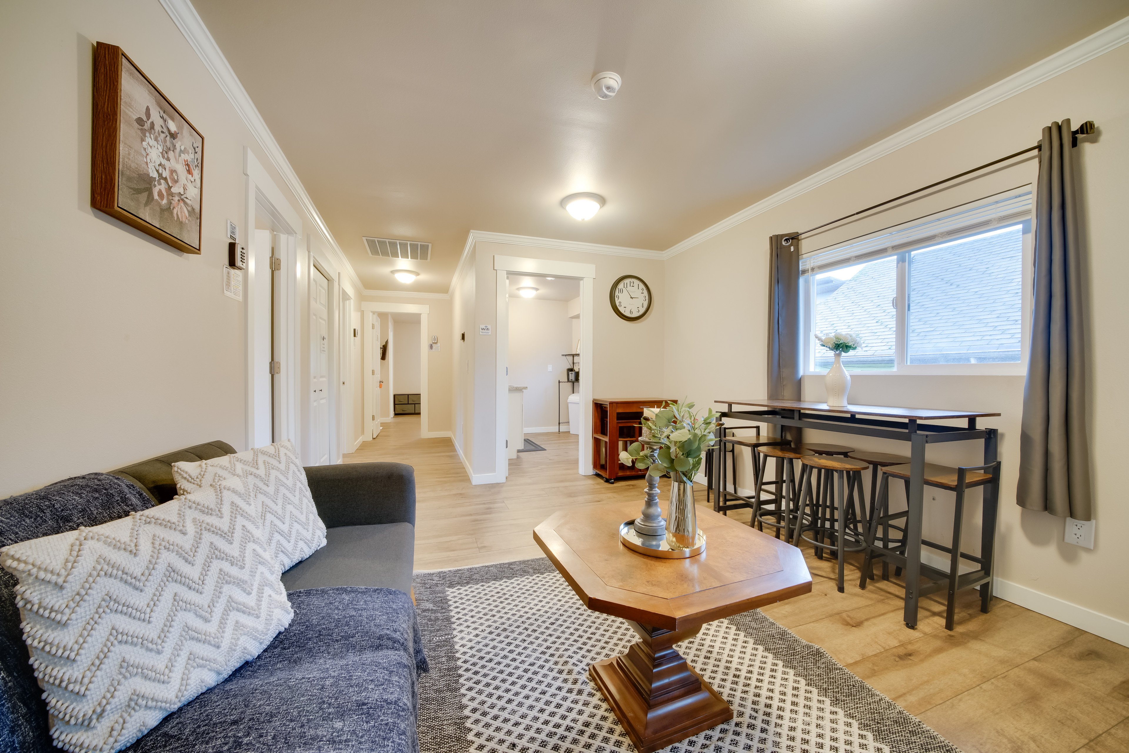 Living Room | Twin Futon | Bar Dining Area | Free WiFi