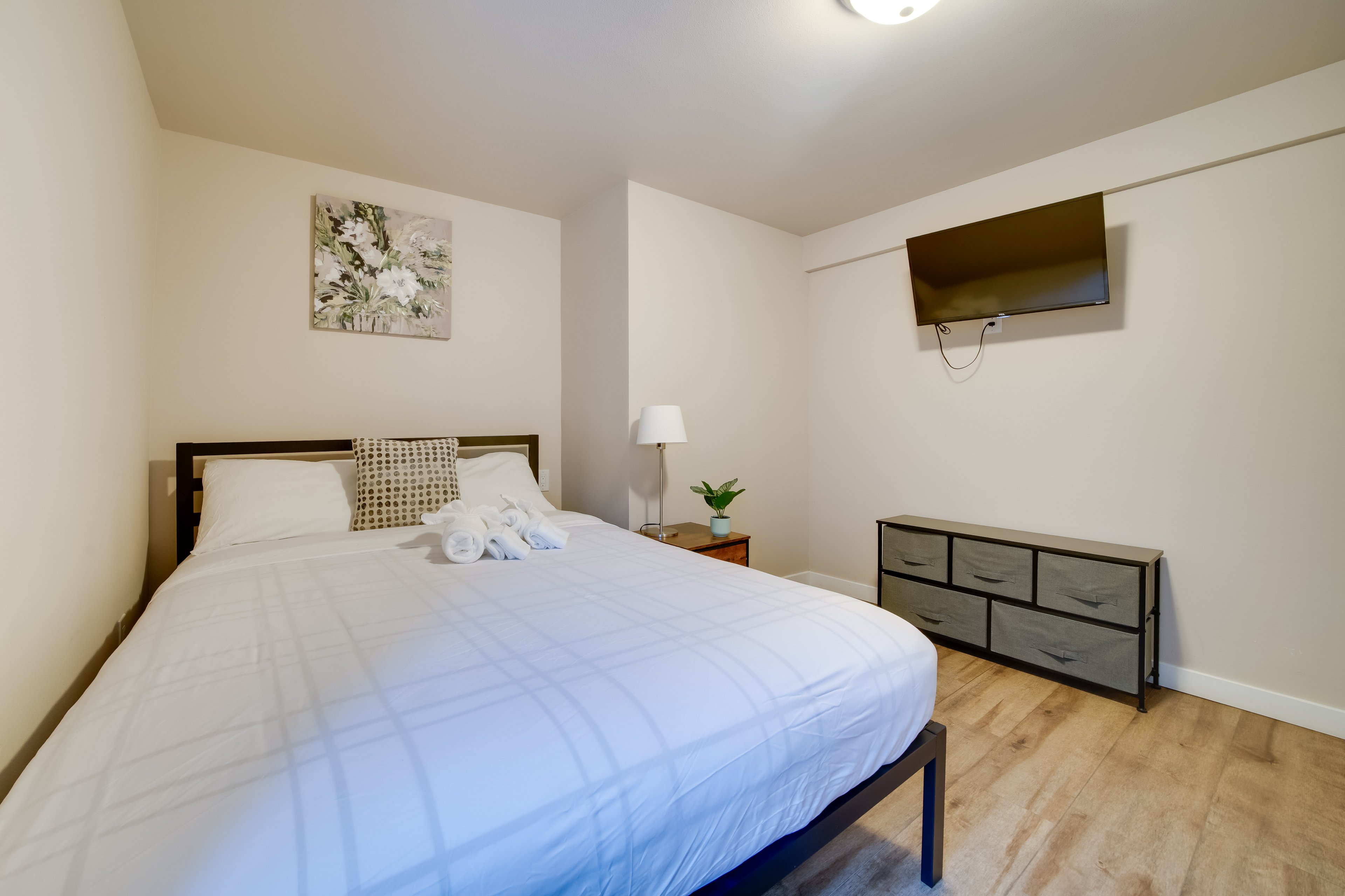 Bedroom 1 | Queen Bed | Twin Air Mattress | Smart TV | Linens Provided