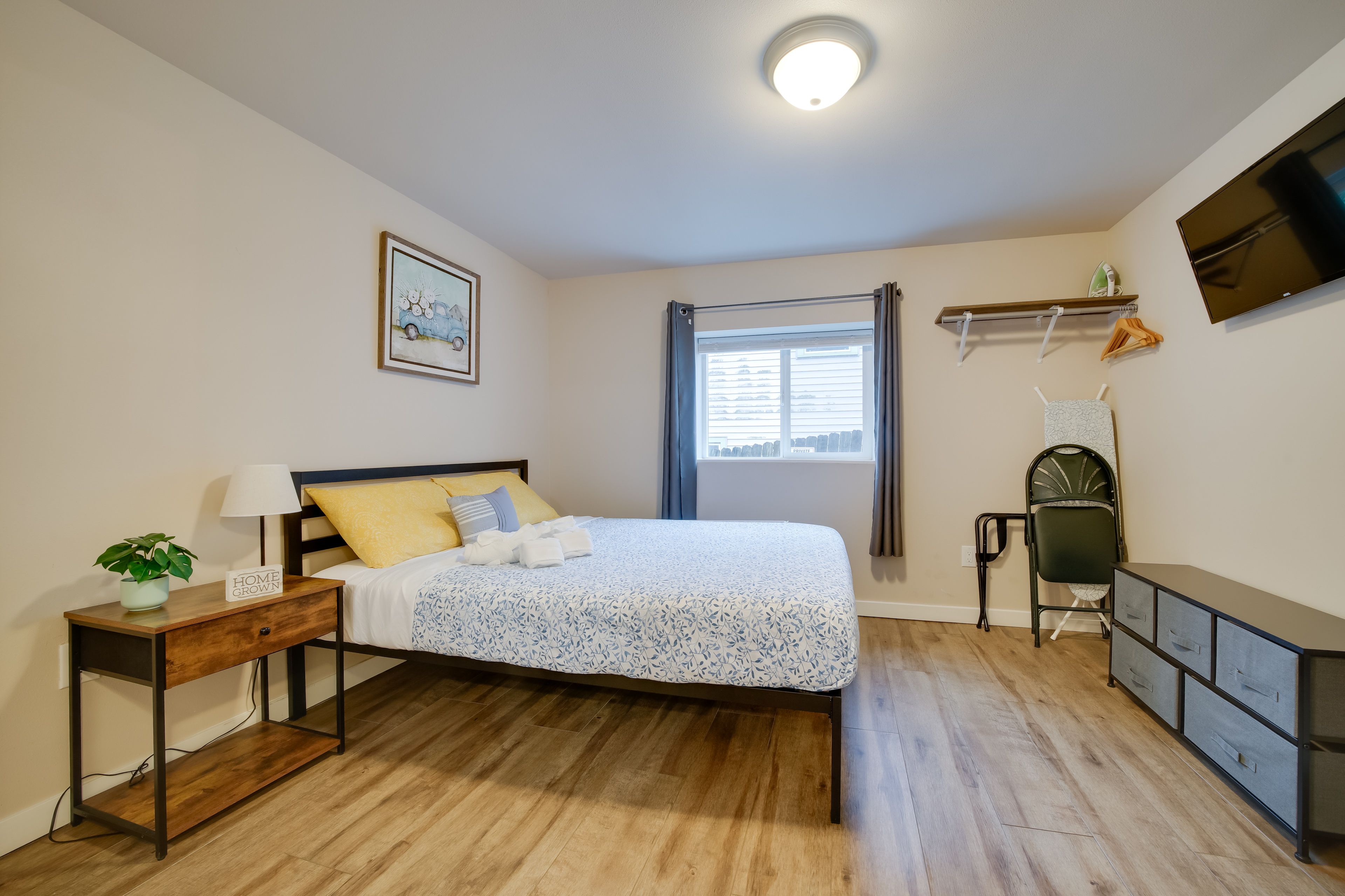 Bedroom 3 | Queen Bed | Twin Folding Cot | Smart TV