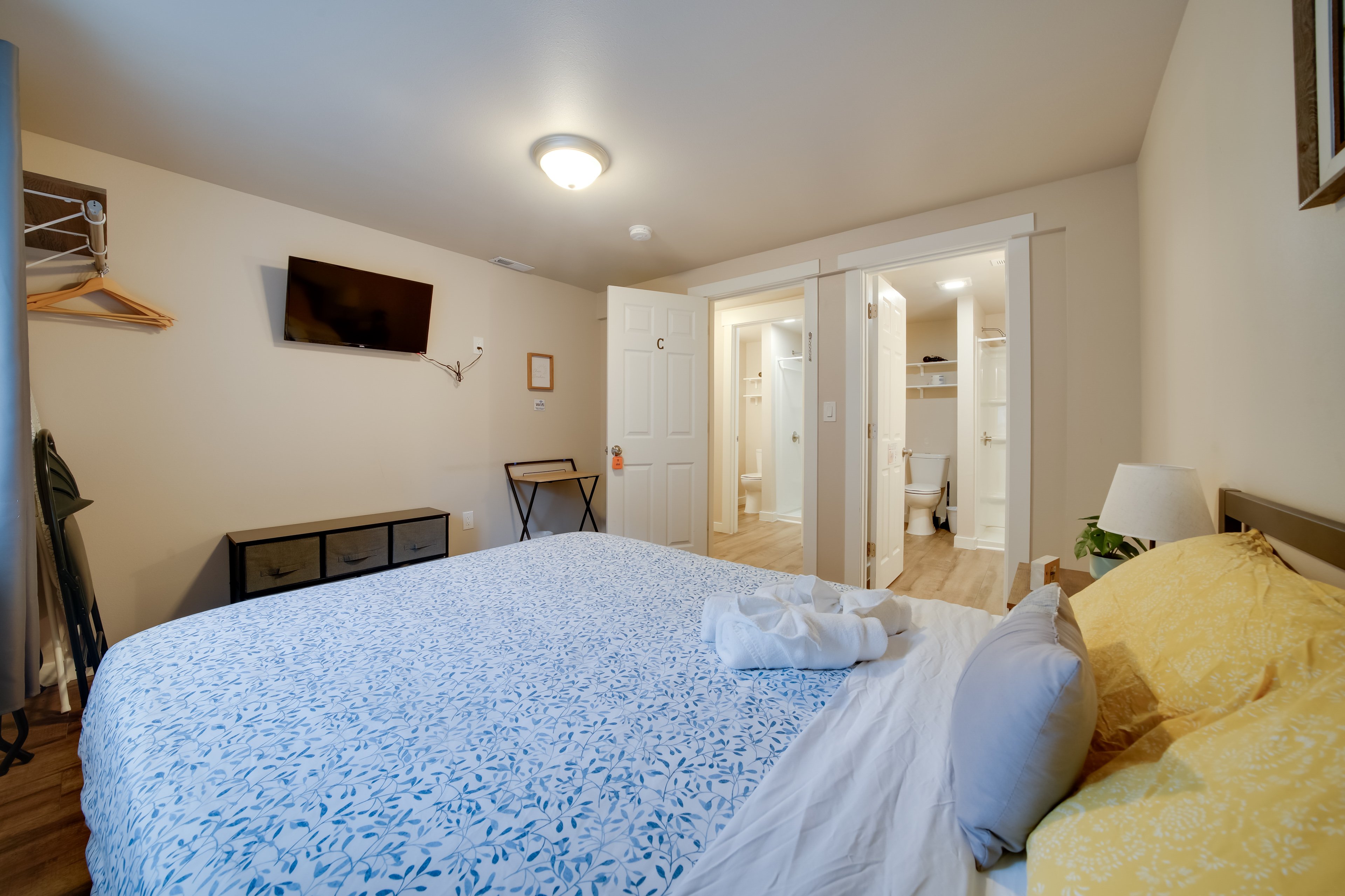 Bedroom 3 | Queen Bed | Twin Folding Cot | Smart TV