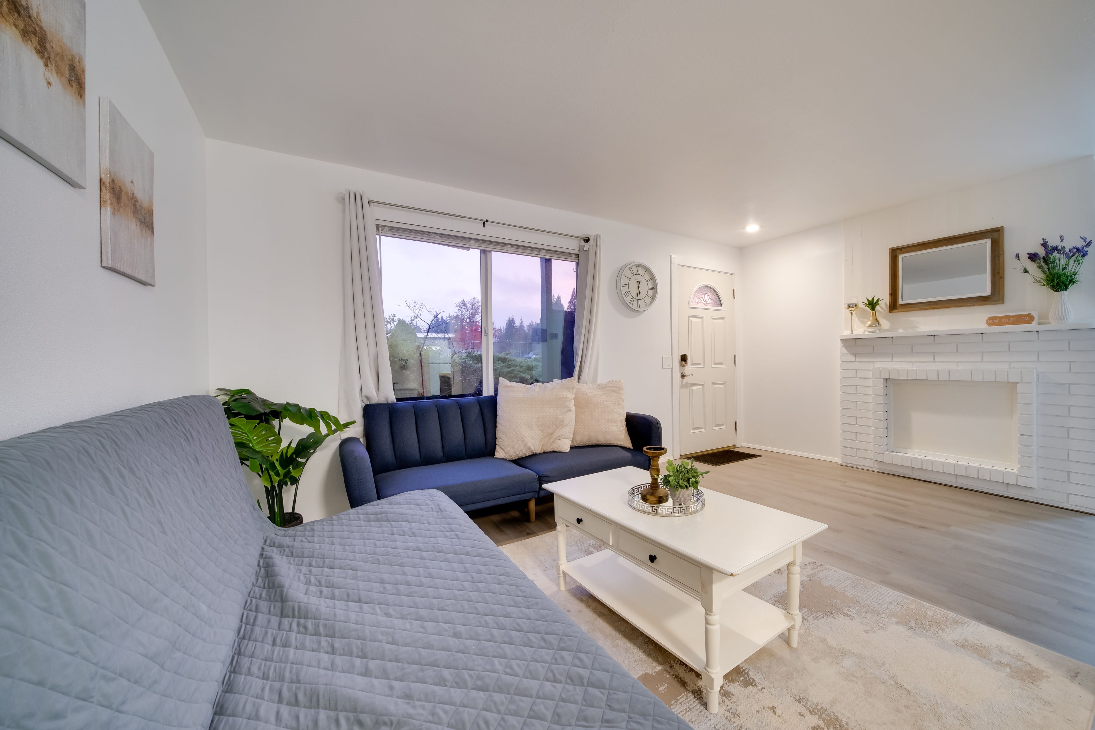 Living Room | Queen Futon | Twin Futon | Free WiFi