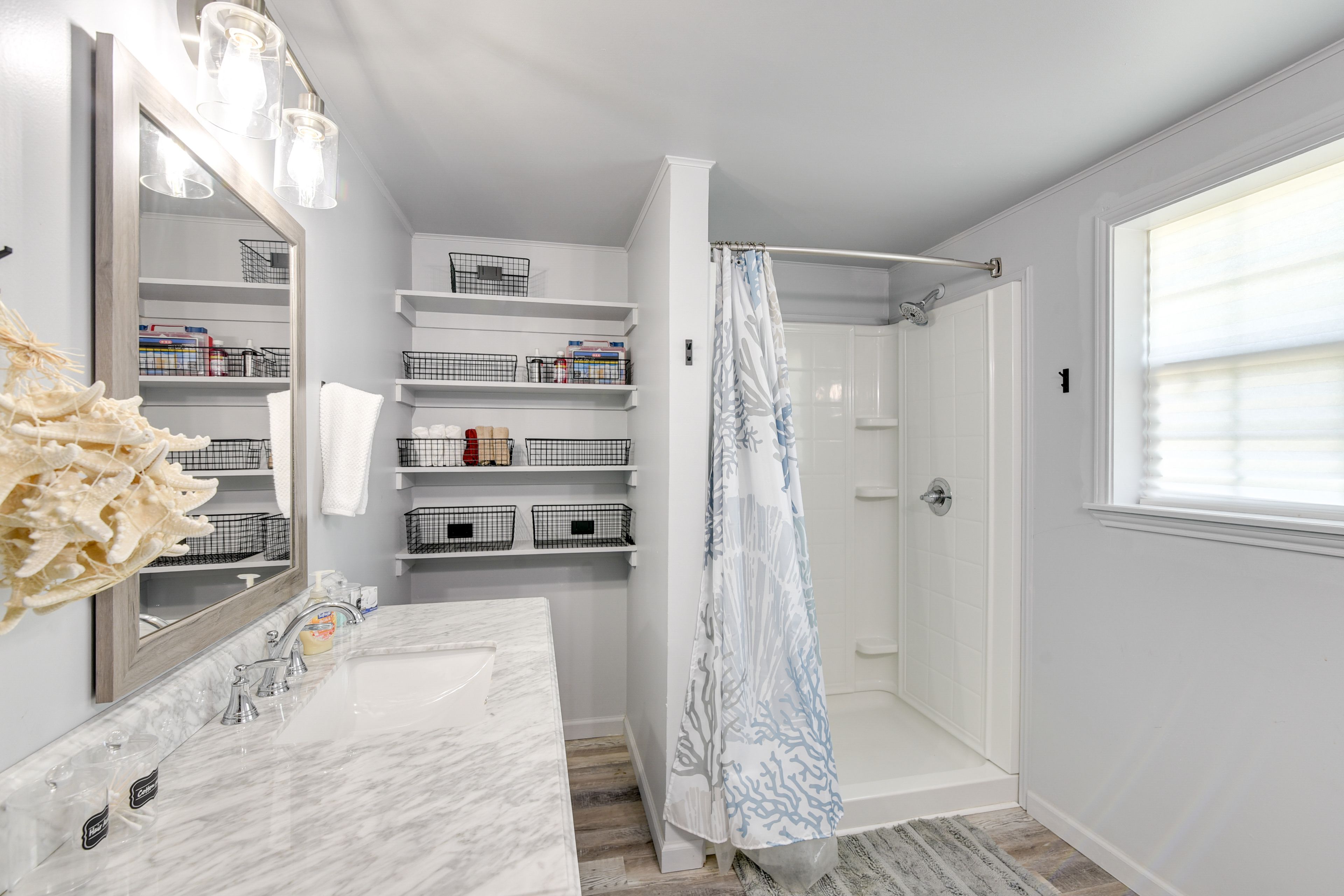 Full Bathroom | Towels Provided | Complimentary Toiletries