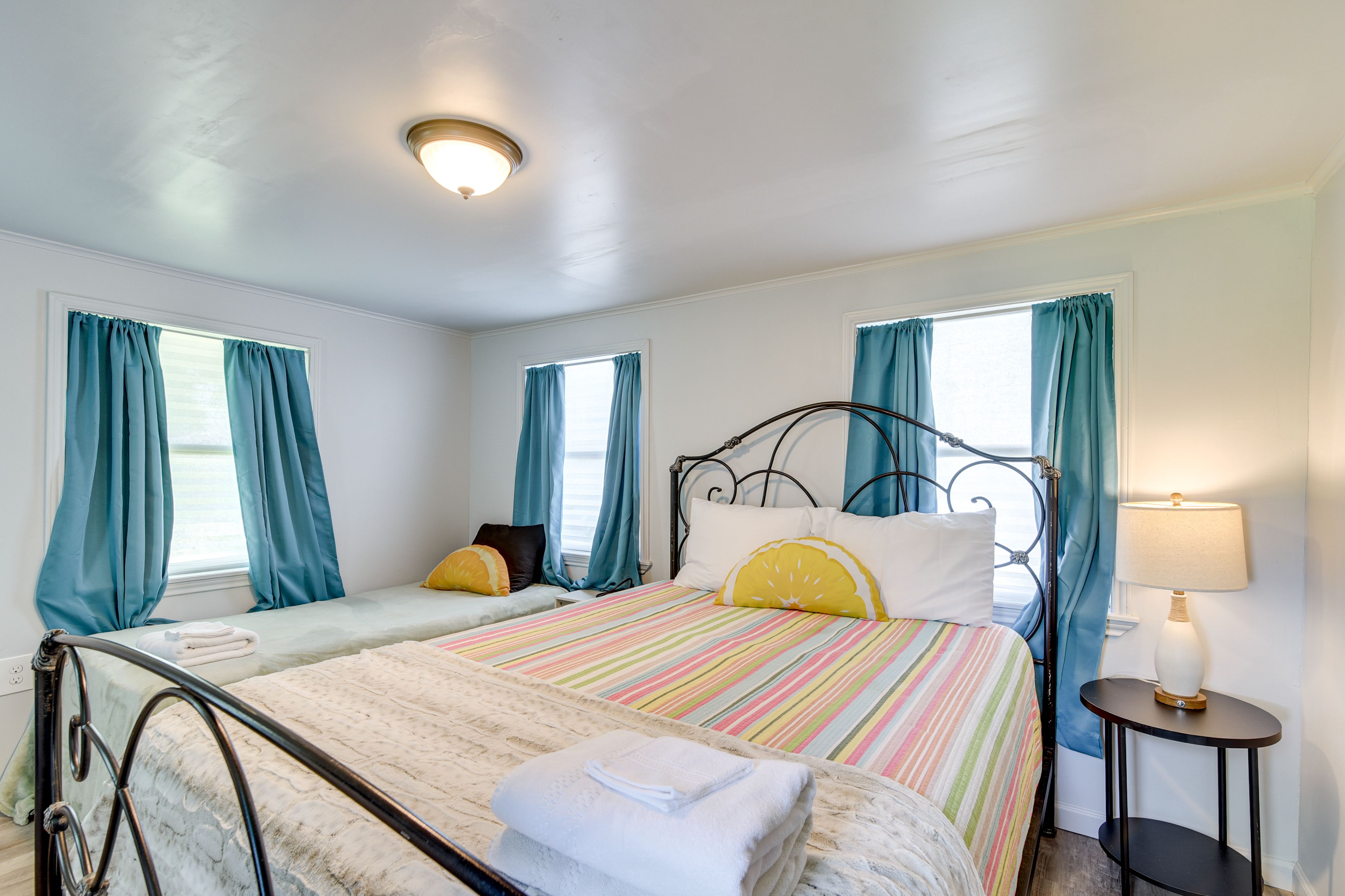Bedroom 2 | Queen Bed | Twin Bed