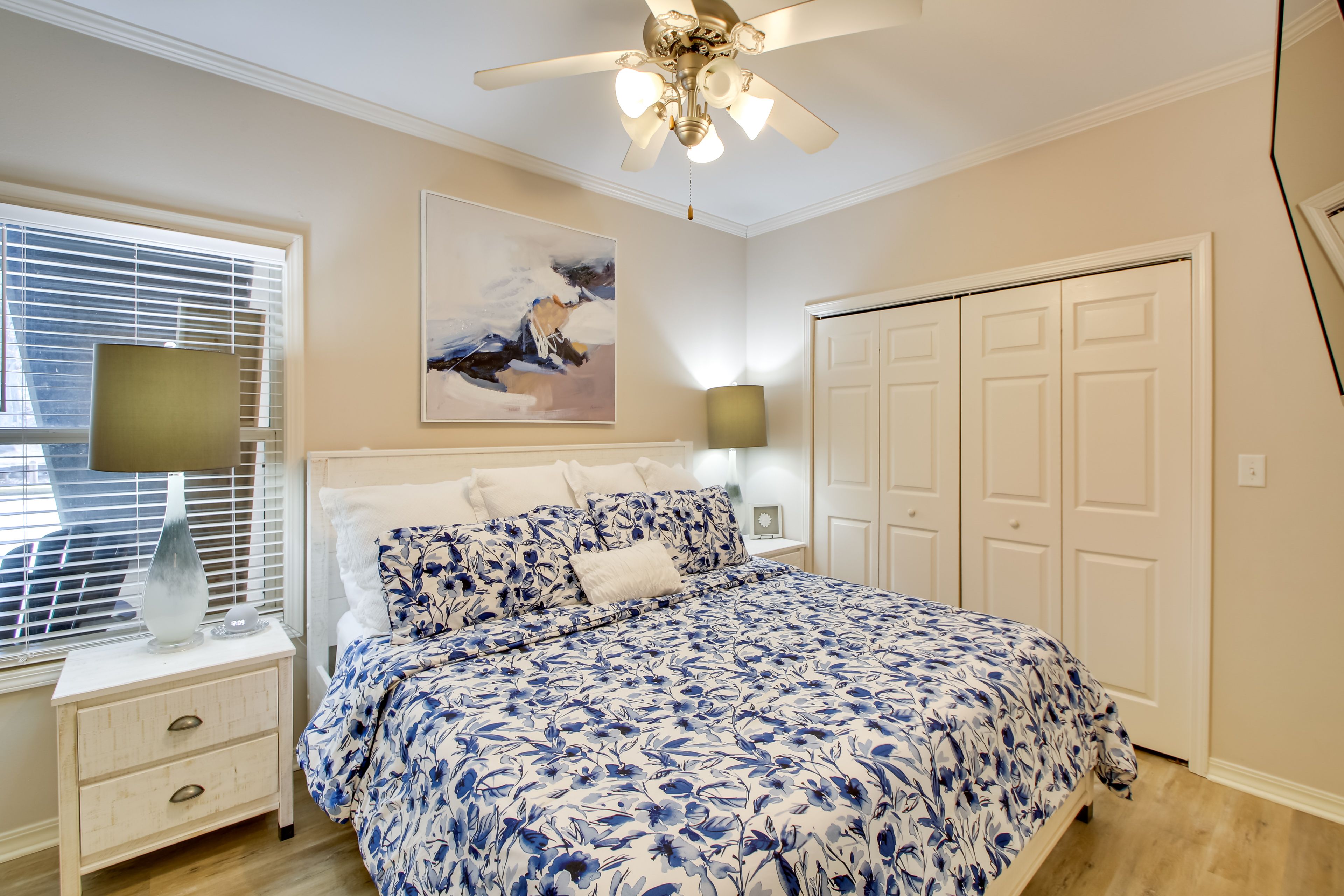 Bedroom 2 | King Bed | Smart TV