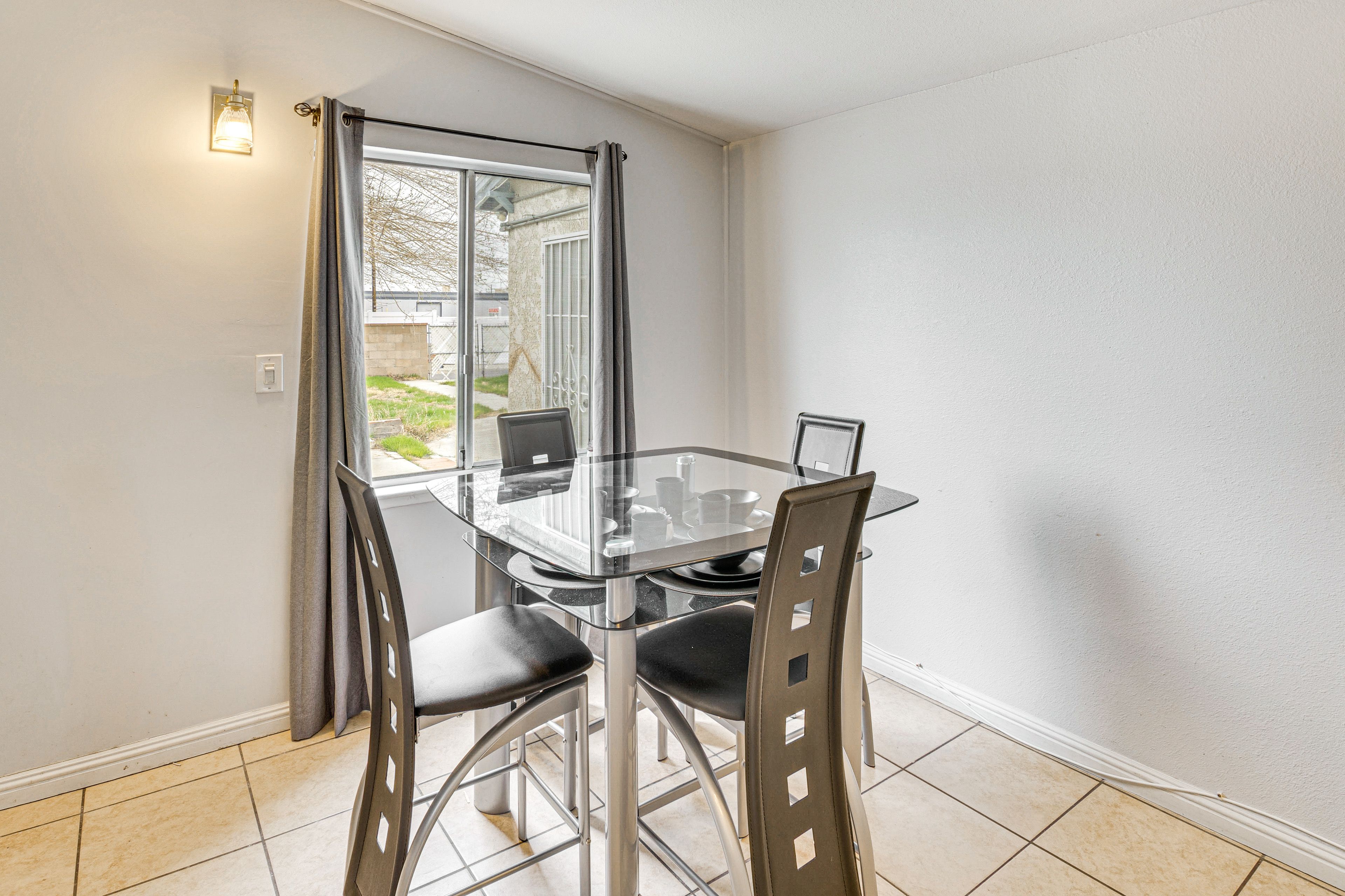 Dining Area | Dishware/Flatware