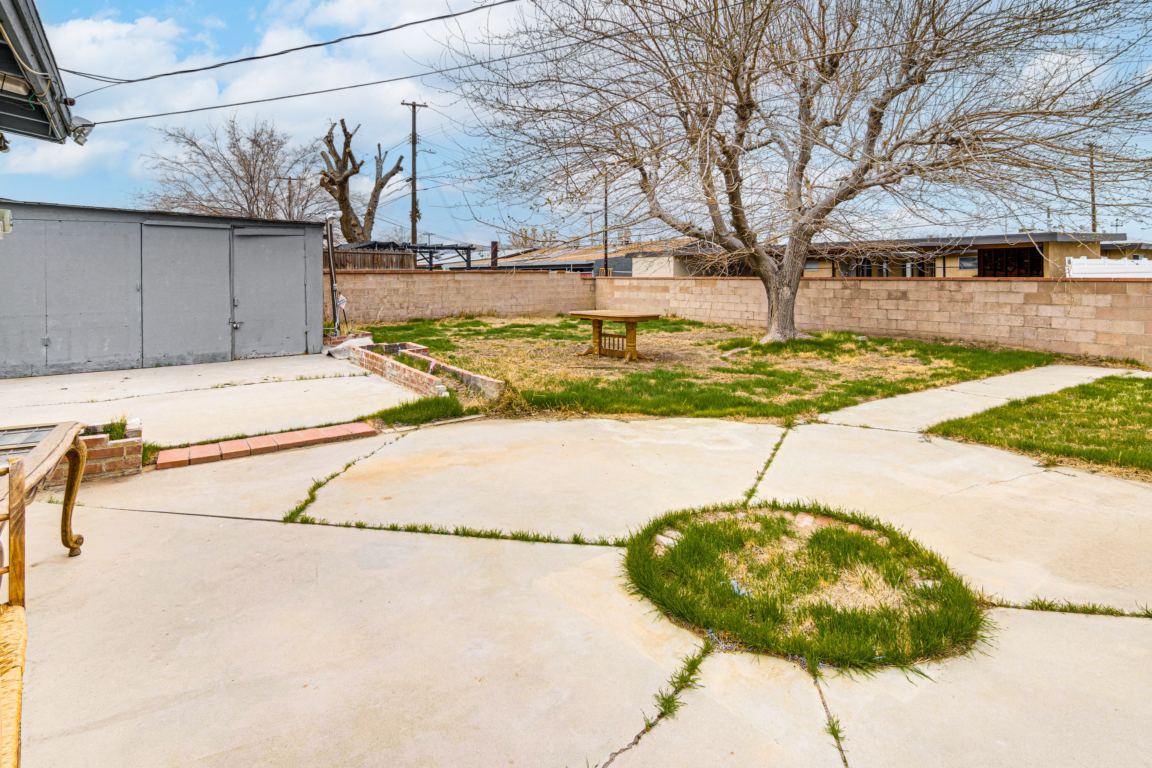 Fenced-In Yard | Dining Tables