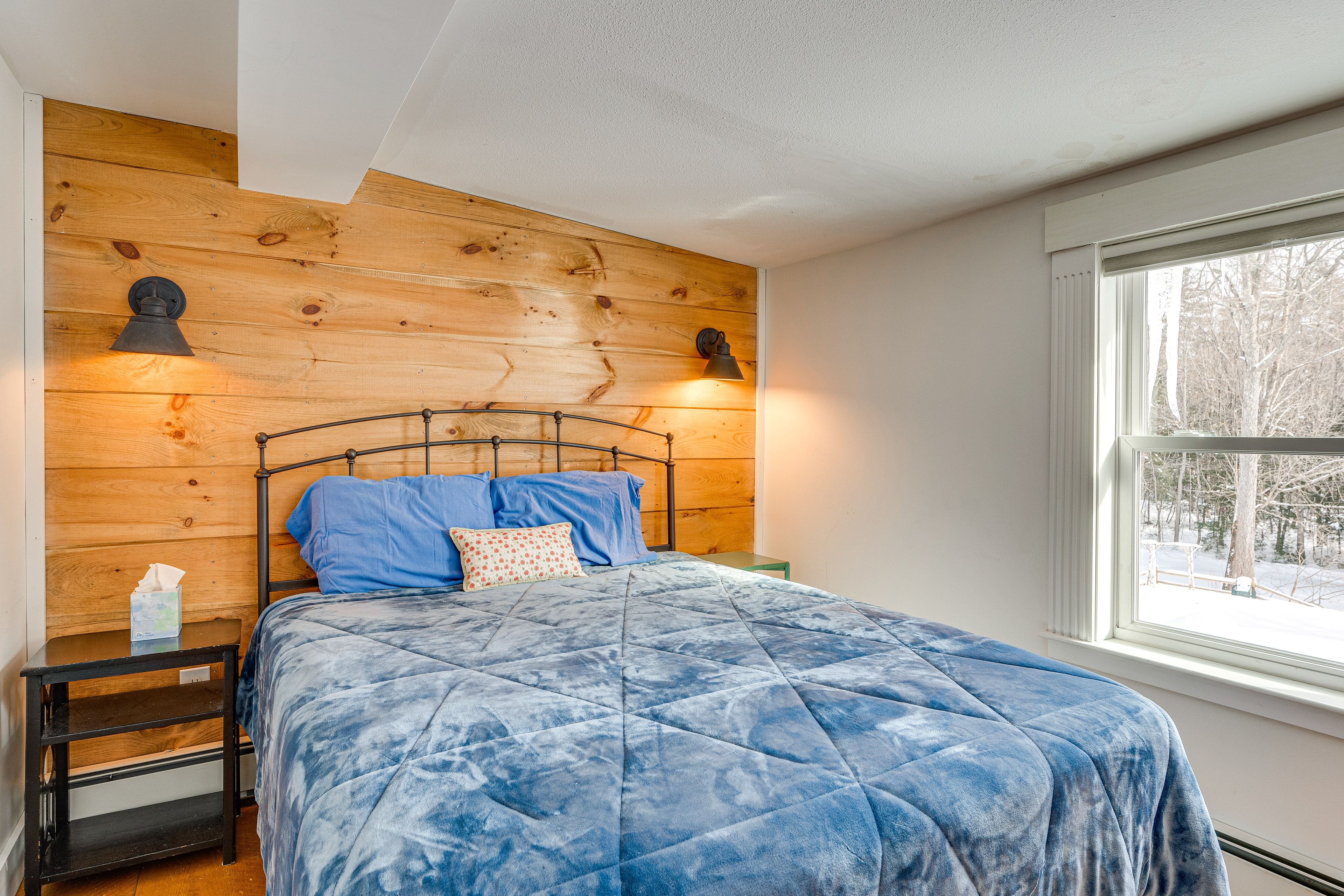 Bedroom 2 | 1st Floor | Queen Bed | Linens Provided