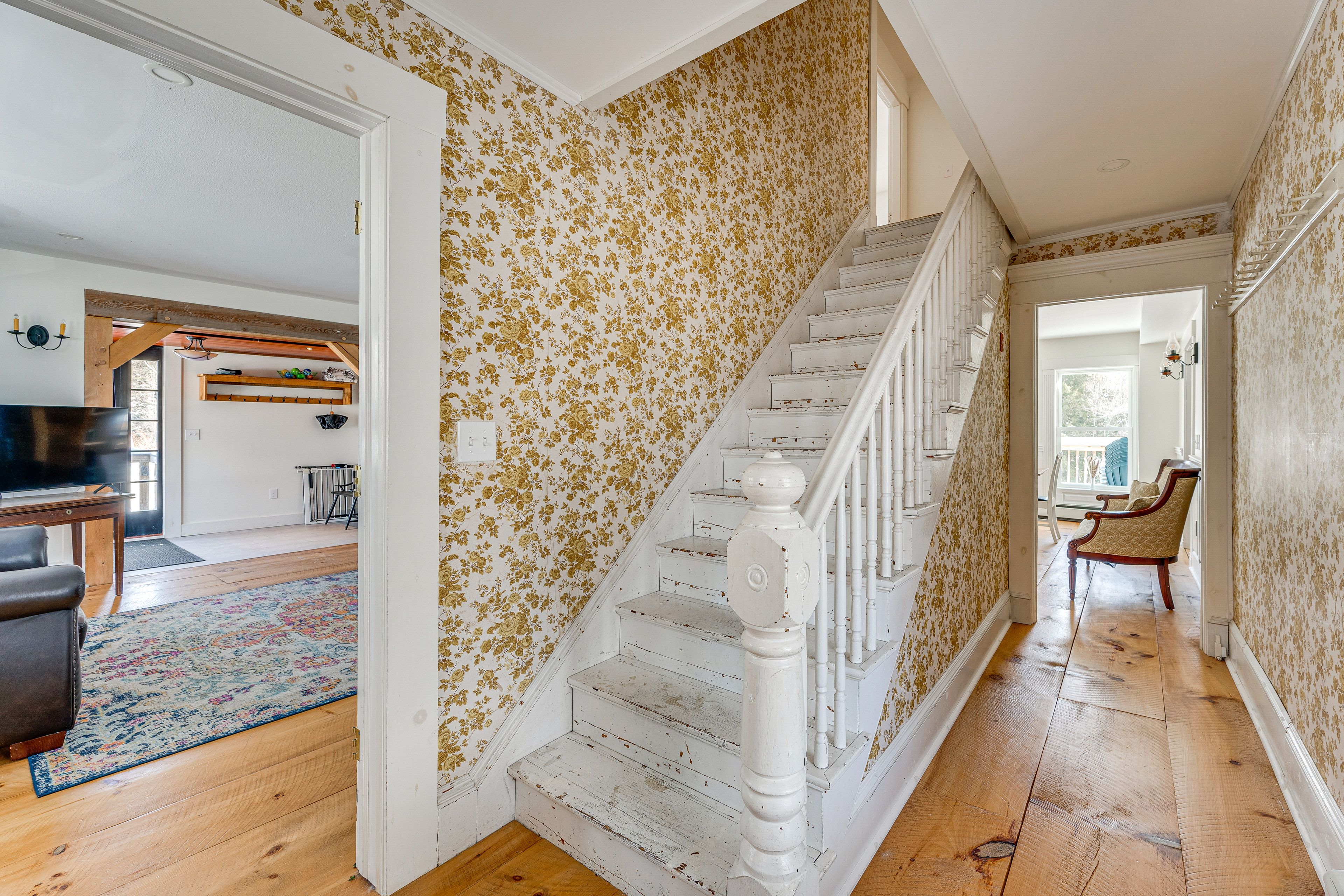 Stairs to 2nd Floor