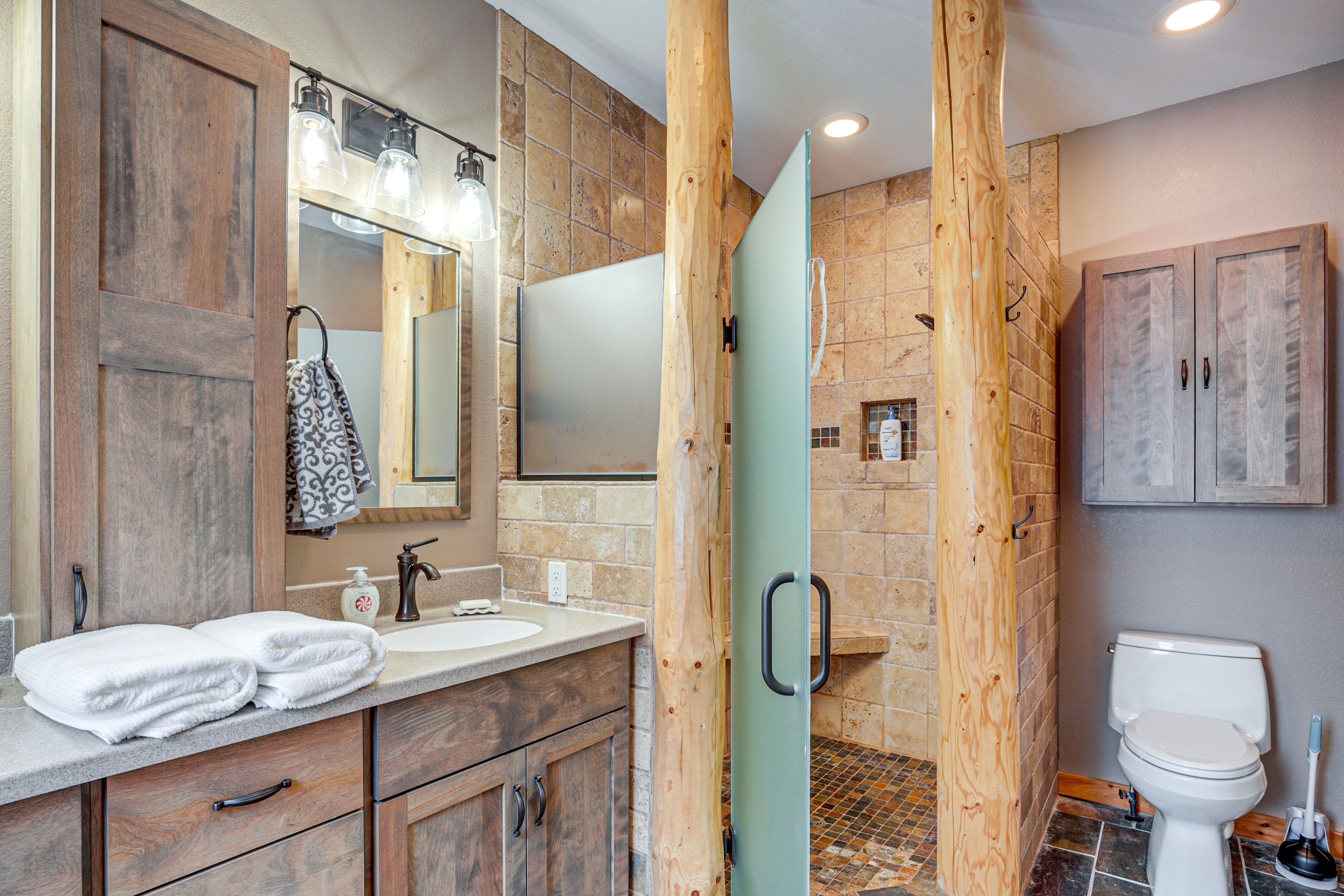 En-Suite Bathroom | 1st Floor | Complimentary Toiletries