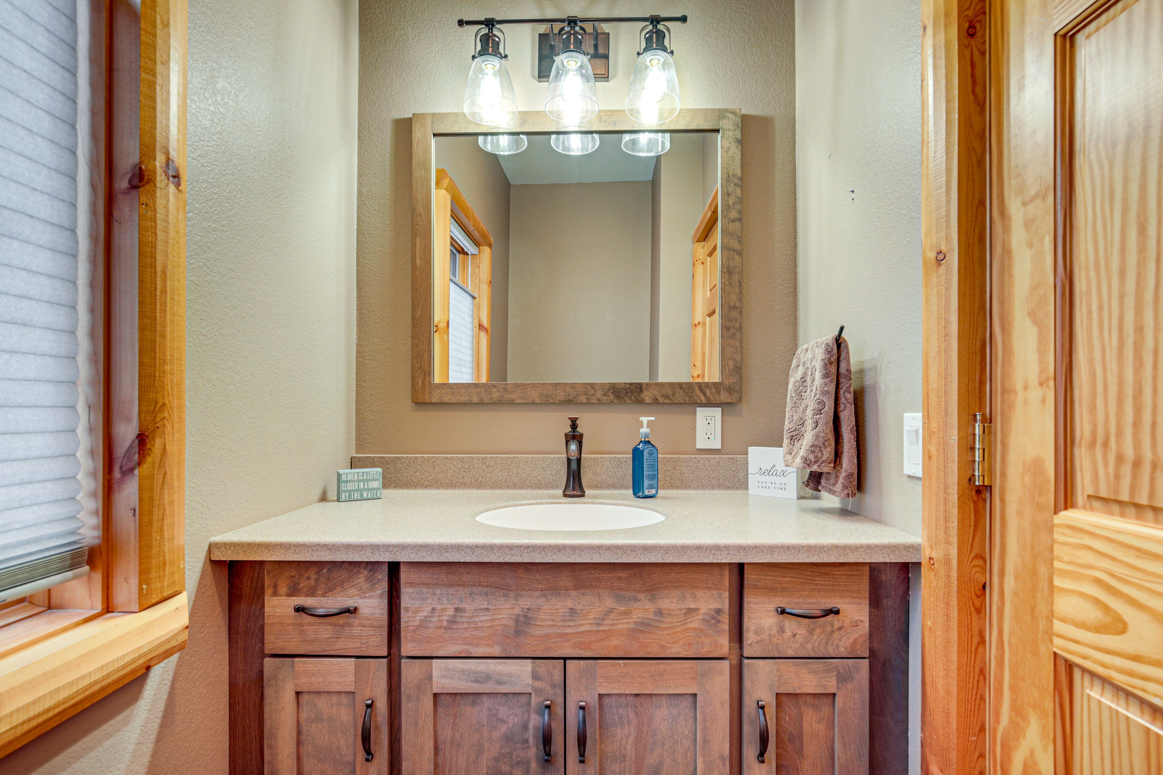 Half Bathroom | 1st Floor