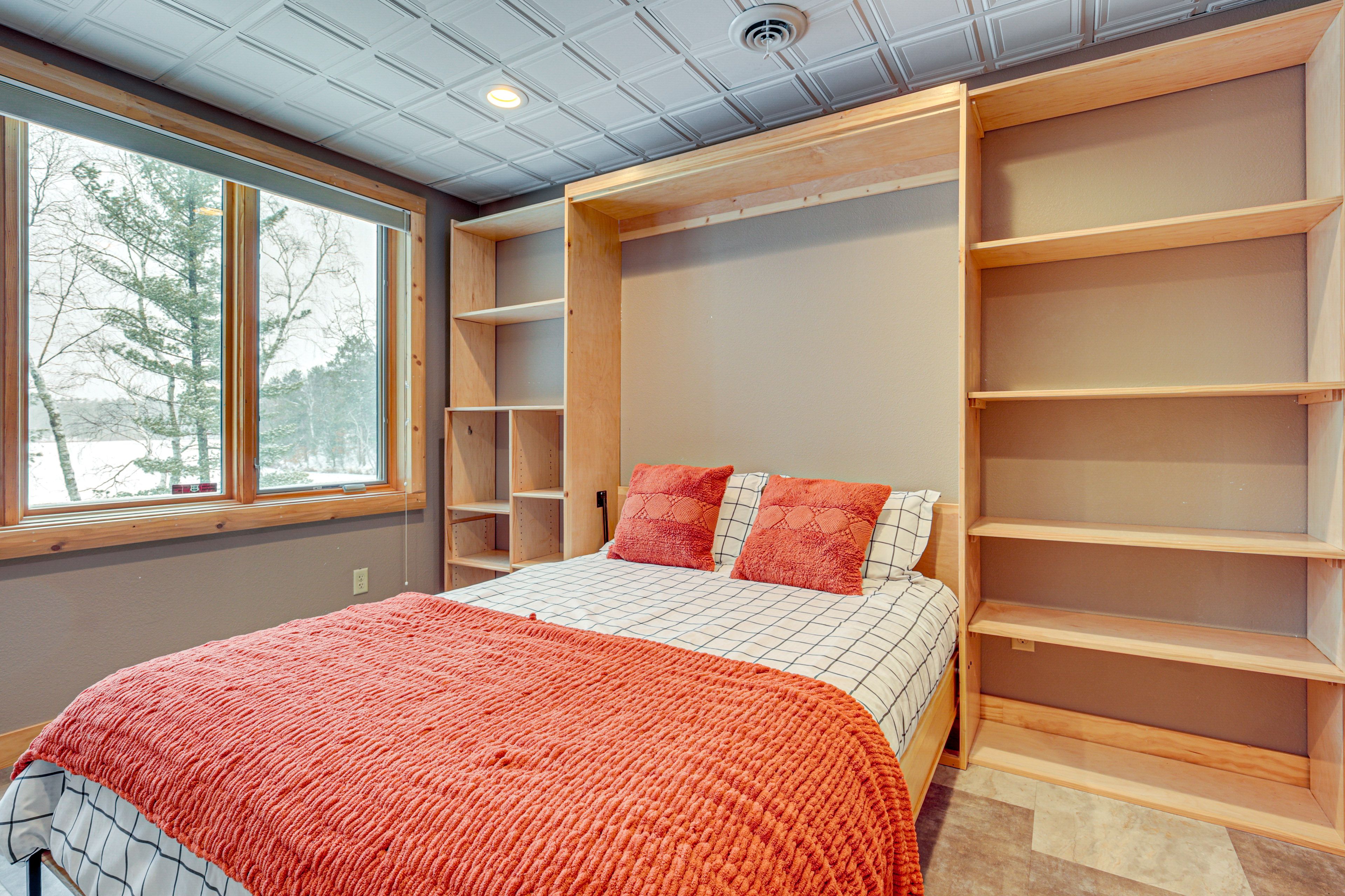 Bonus Room | Basement | Queen Bed