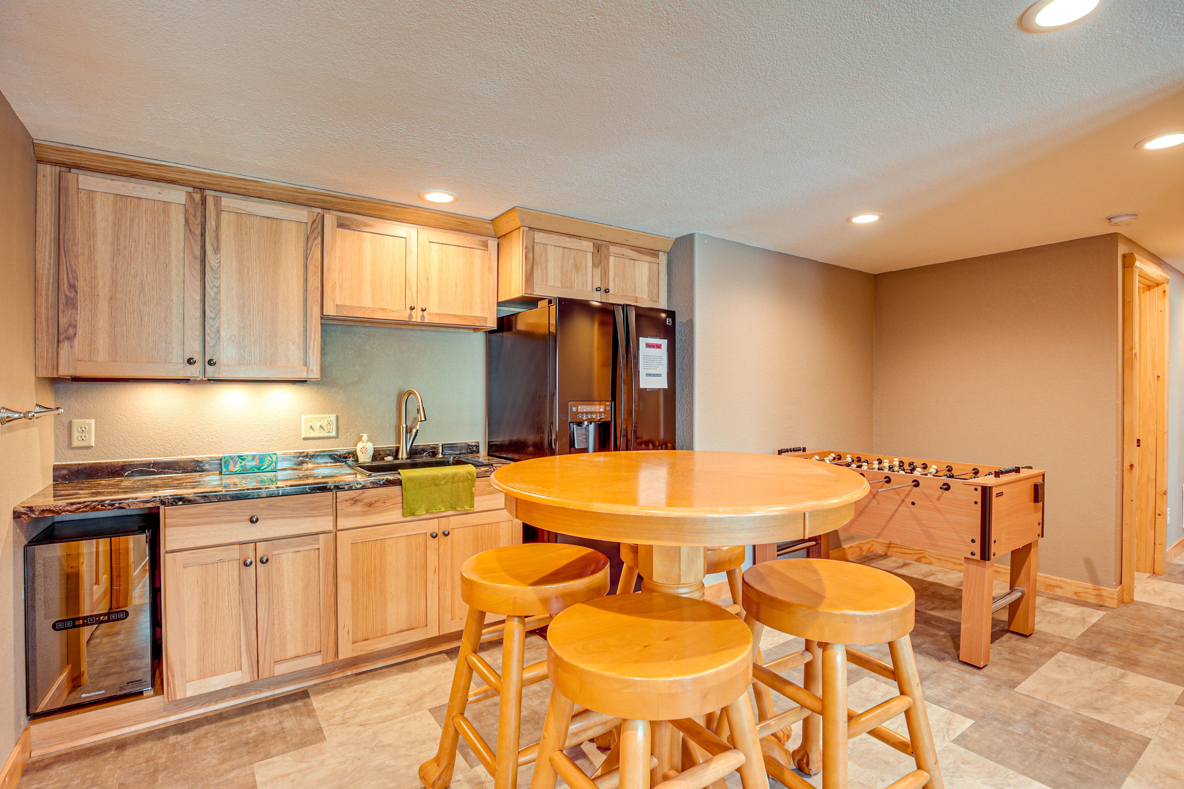 Kitchen | Basement | Dining Table | Dishware/Flatware