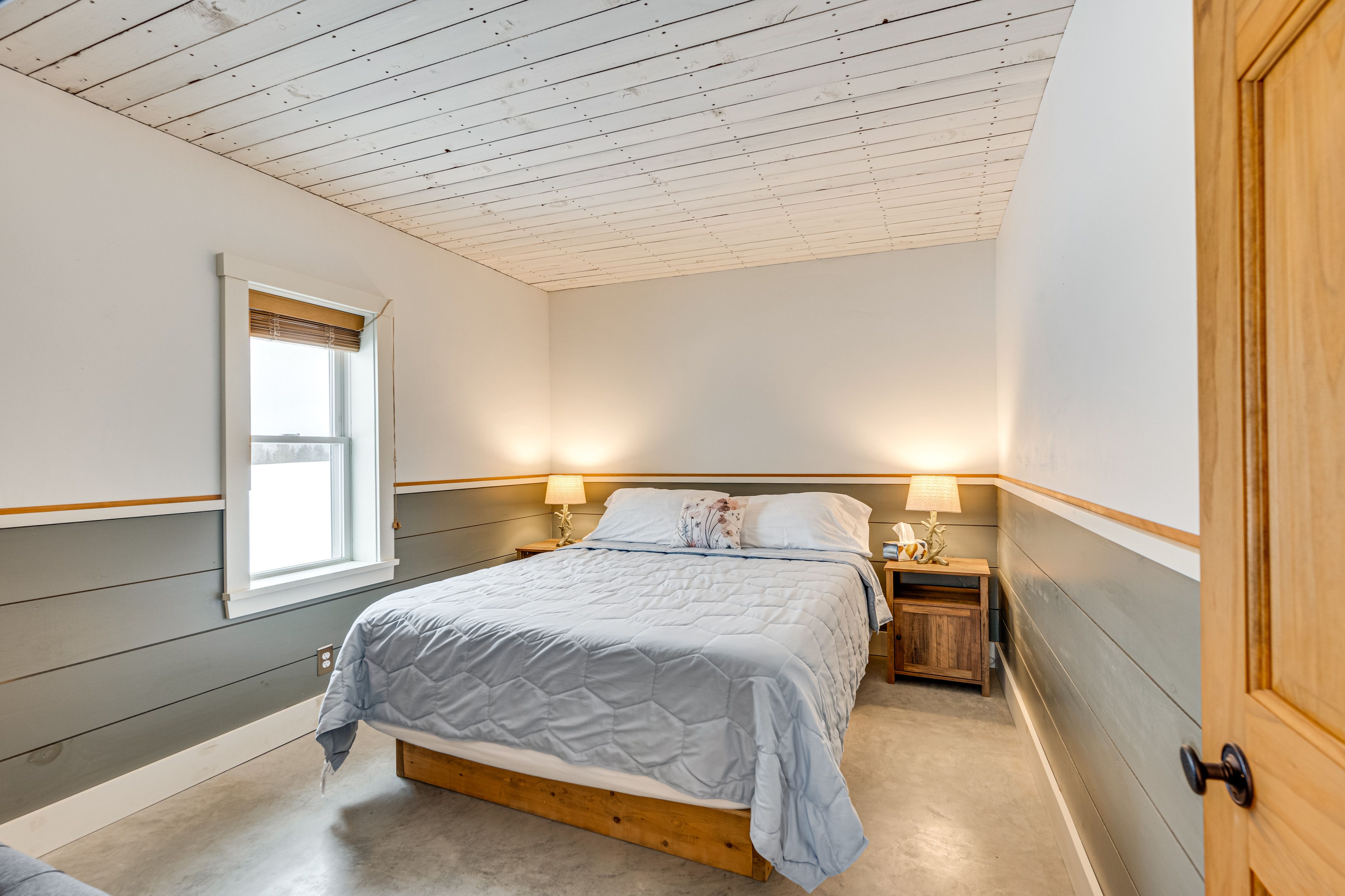 Bedroom 1 | Queen Bed
