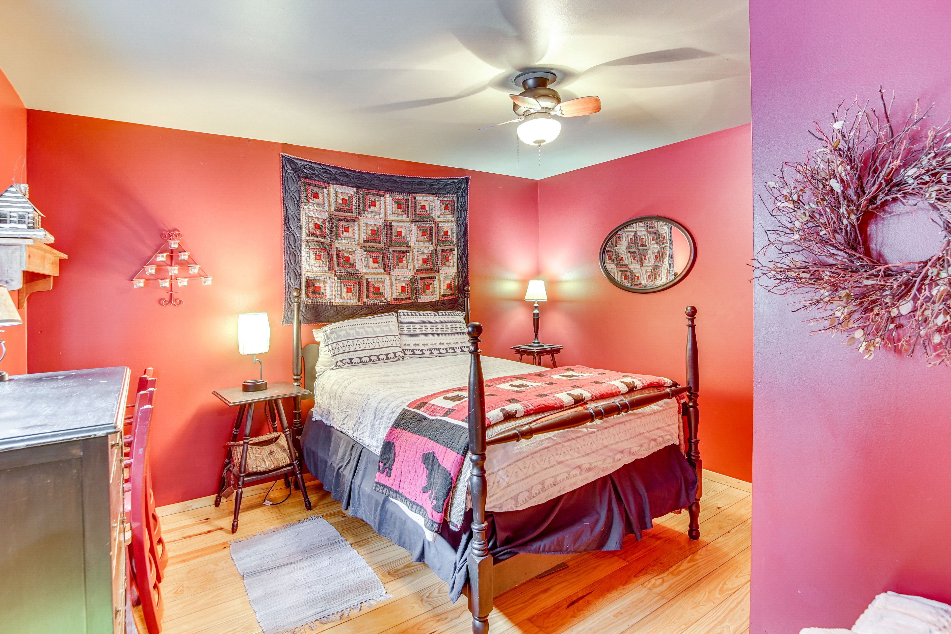Bedroom 1 | Full Bed | 1st Floor