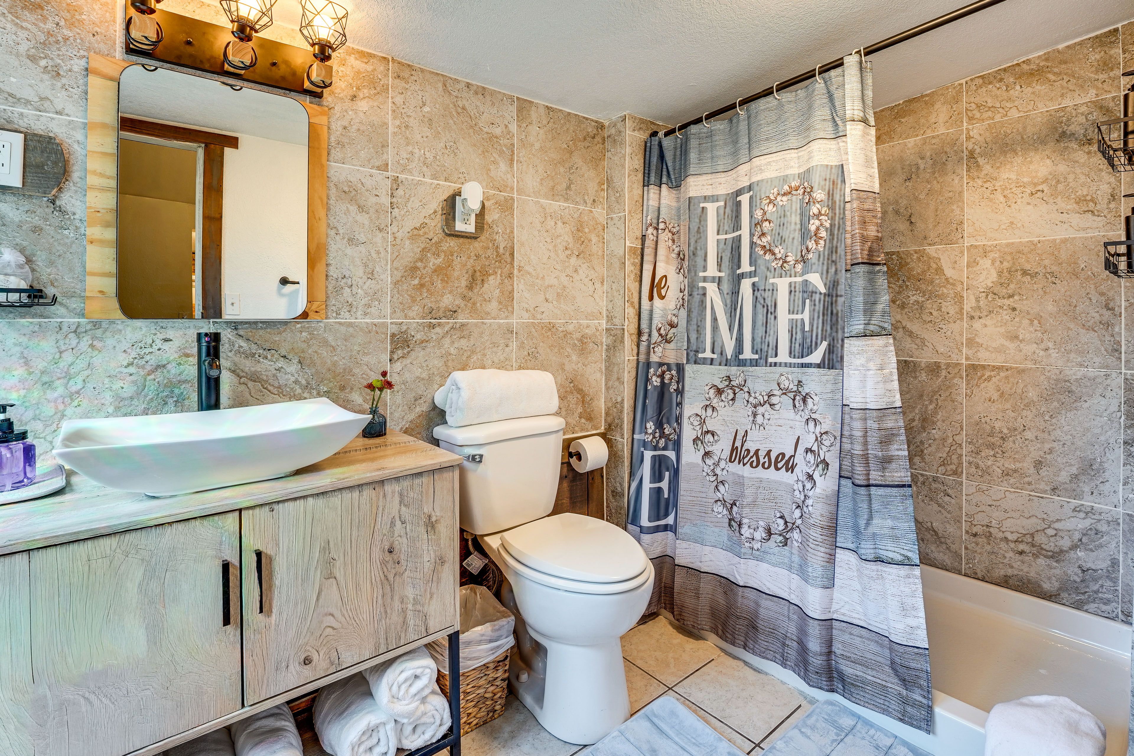 Full Bathroom | 2nd Floor