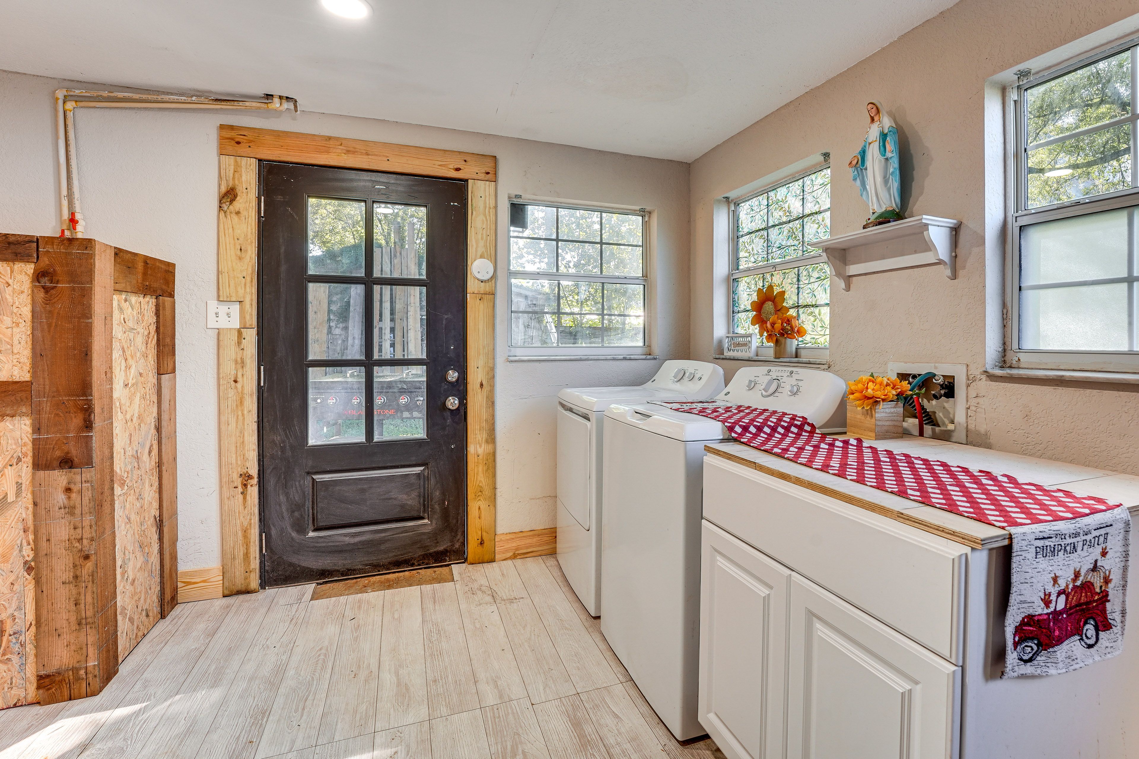 Mudroom | In-Unit Laundry | 1st Floor